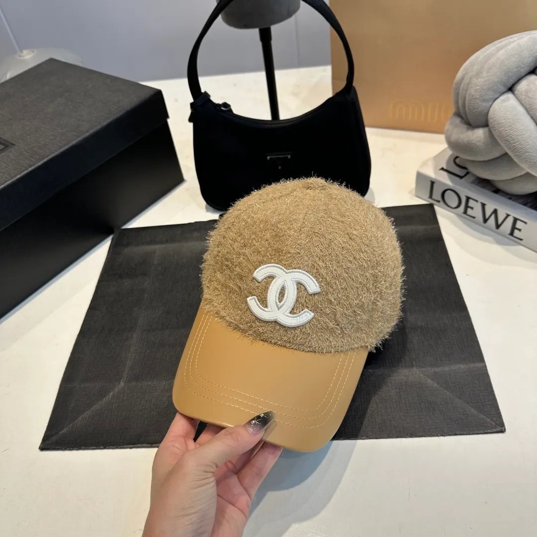 P60 Chanel's new autumn and winter classic casual and trendy style simple baseball cap🧢Japanese and Korean style, looks great with any combination! A must-have when traveling