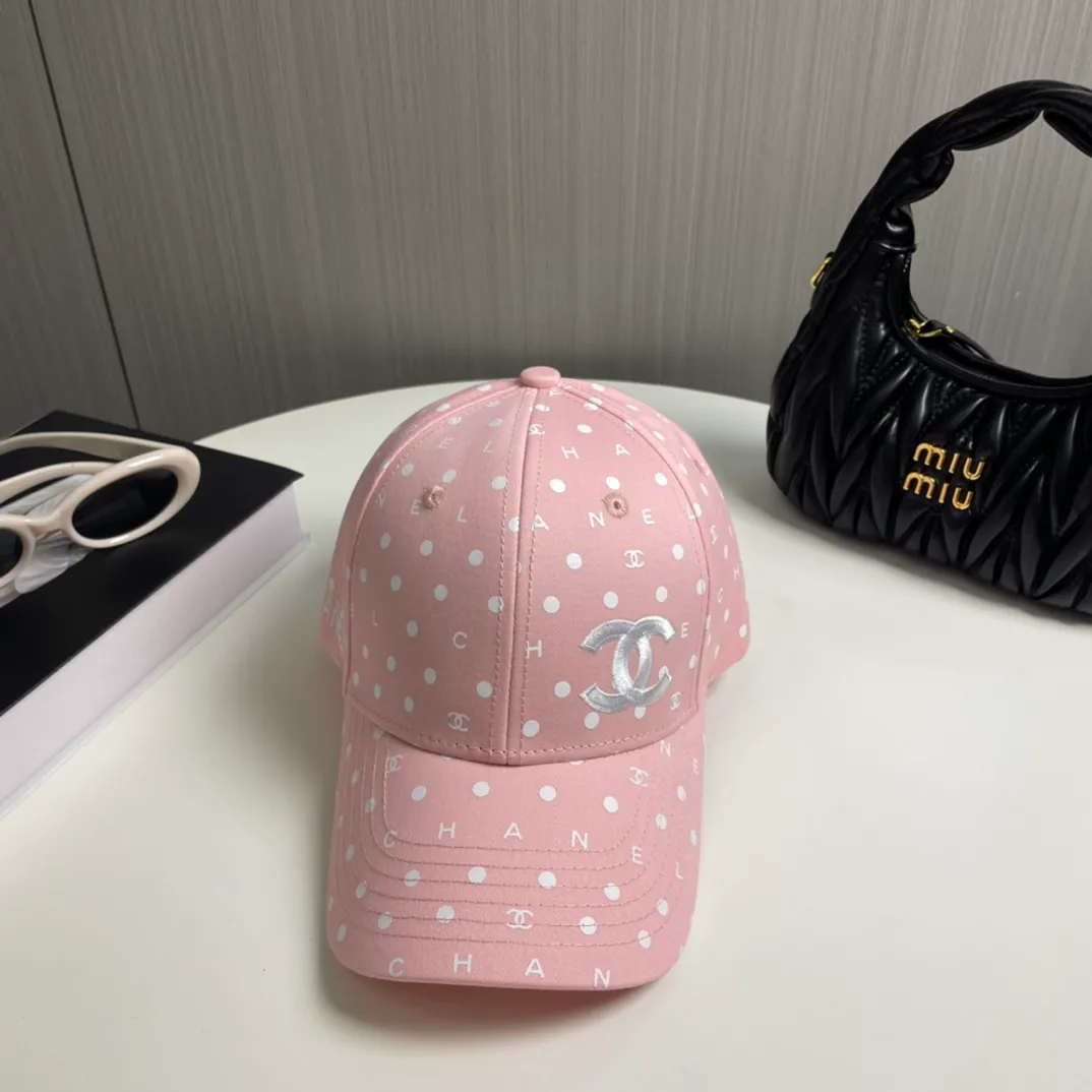 P60 CHANEL] New simple embroidered logo baseball cap 🧢New model shipped, big brand style is super easy to match, hurry up and get it