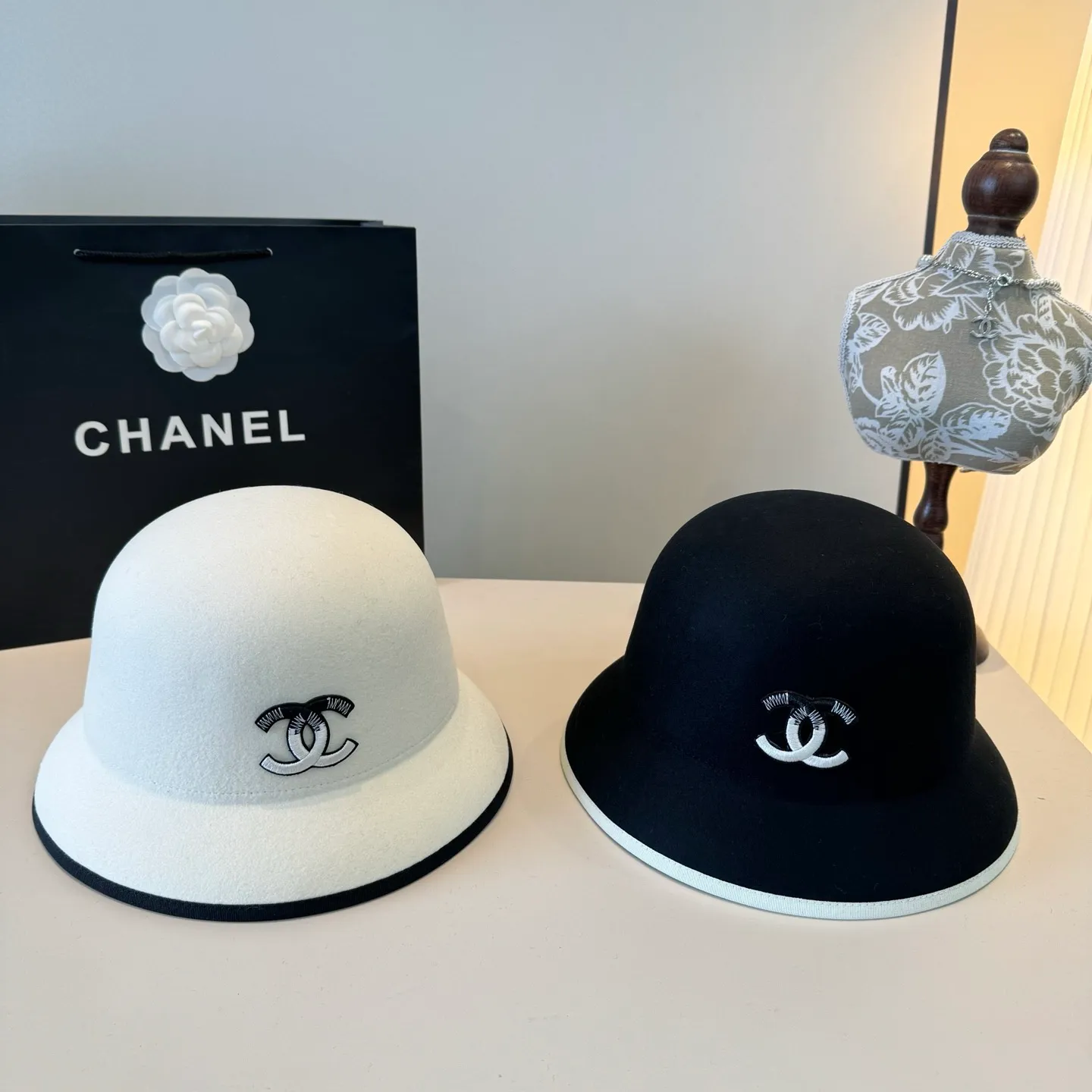 💰190¥ White Chanel basin hat, 100% wool fabric 🦙%, head circumference 57cm