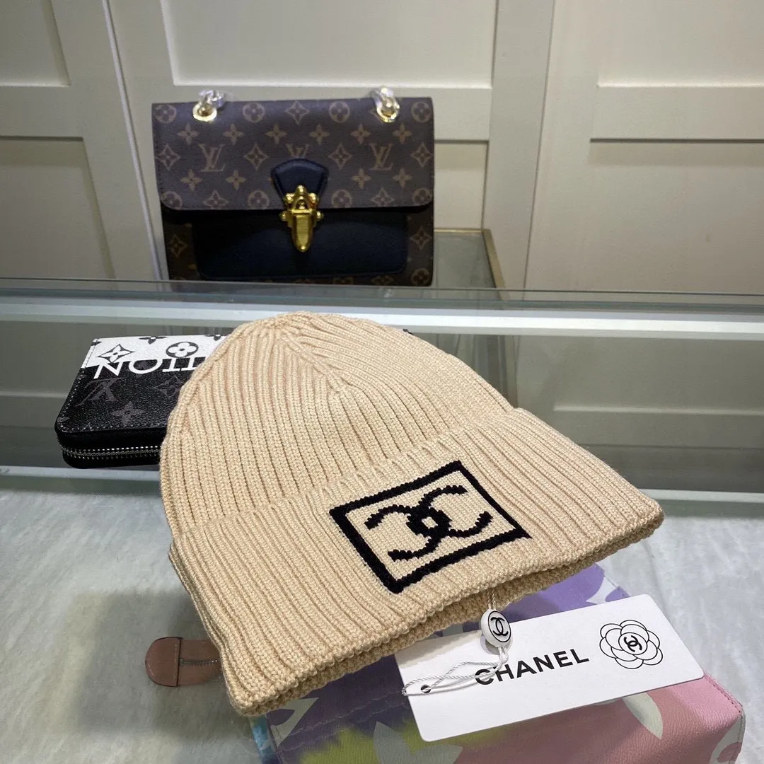 P44 comes with dust bag. CHANEL🎩cashmere wool quality knitted hat, fashionable, good quality, high-end, super soft! Super hot💖The texture is great and it’s great to match when out on the street! Fashion trends! A must-have item for autumn and winter, get it now!