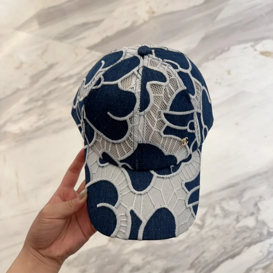 💰50 CHANEL Chanel’s new style🆕 Denim blue retro style baseball cap🔸 Take it out for holiday travel and look beautiful❕ Second-hand style. This kind of hat is not easy to match 😬 Ready in stock
