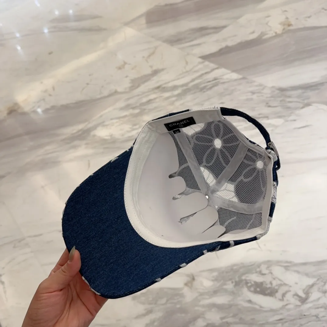 💰50 CHANEL Chanel’s new style🆕 Denim blue retro style baseball cap🔸 Take it out for holiday travel and look beautiful❕ Second-hand style. This kind of hat is not easy to match 😬 Ready in stock