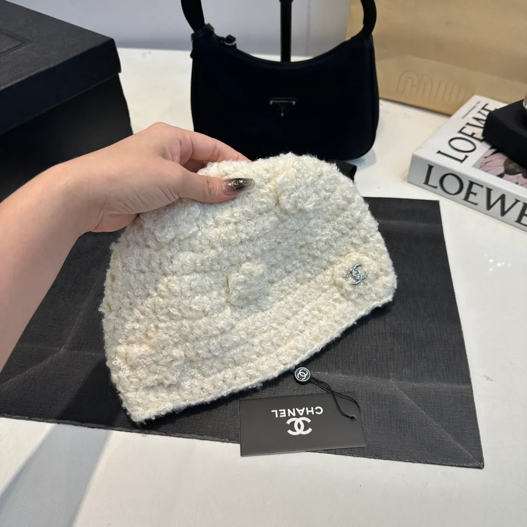 P70 Chanel Chanel 25 autumn and winter style knitted hat wool pile hat fashion trendsetter, star knitted hat same style, hot style