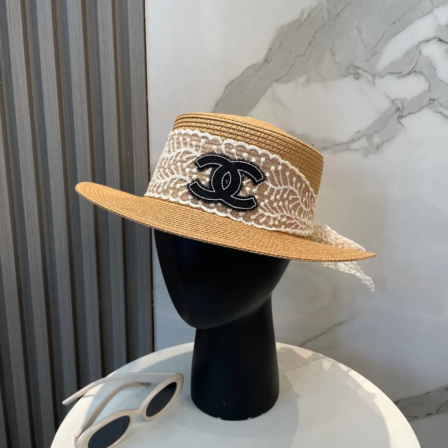 P60 CHANEL2025 new straw hat, advanced customization, celebrity style, attention to detail, sun protection and UV protection in summer, a must-have for travel, versatile and good-looking