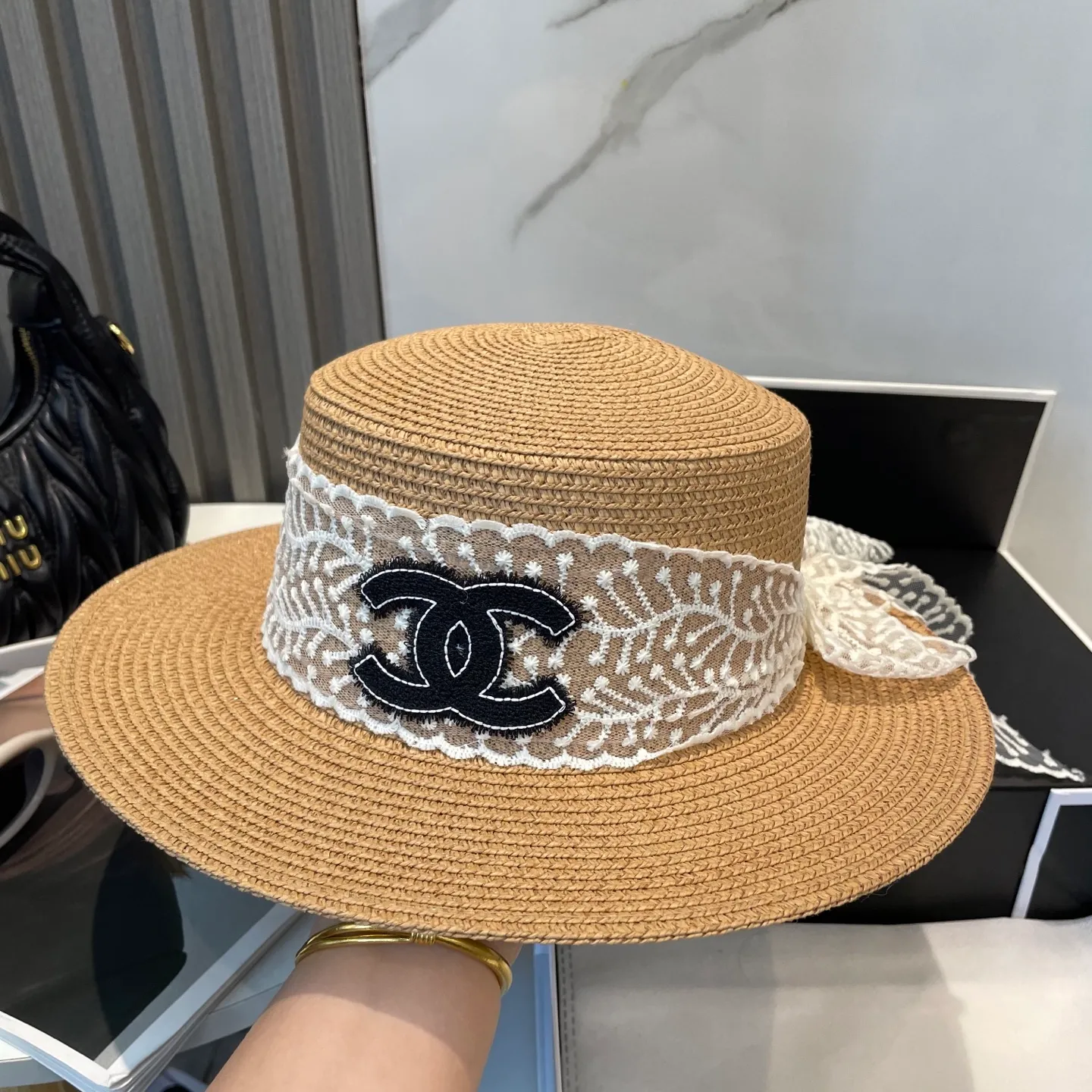 P60 CHANEL2025 new straw hat, advanced customization, celebrity style, attention to detail, sun protection and UV protection in summer, a must-have for travel, versatile and good-looking