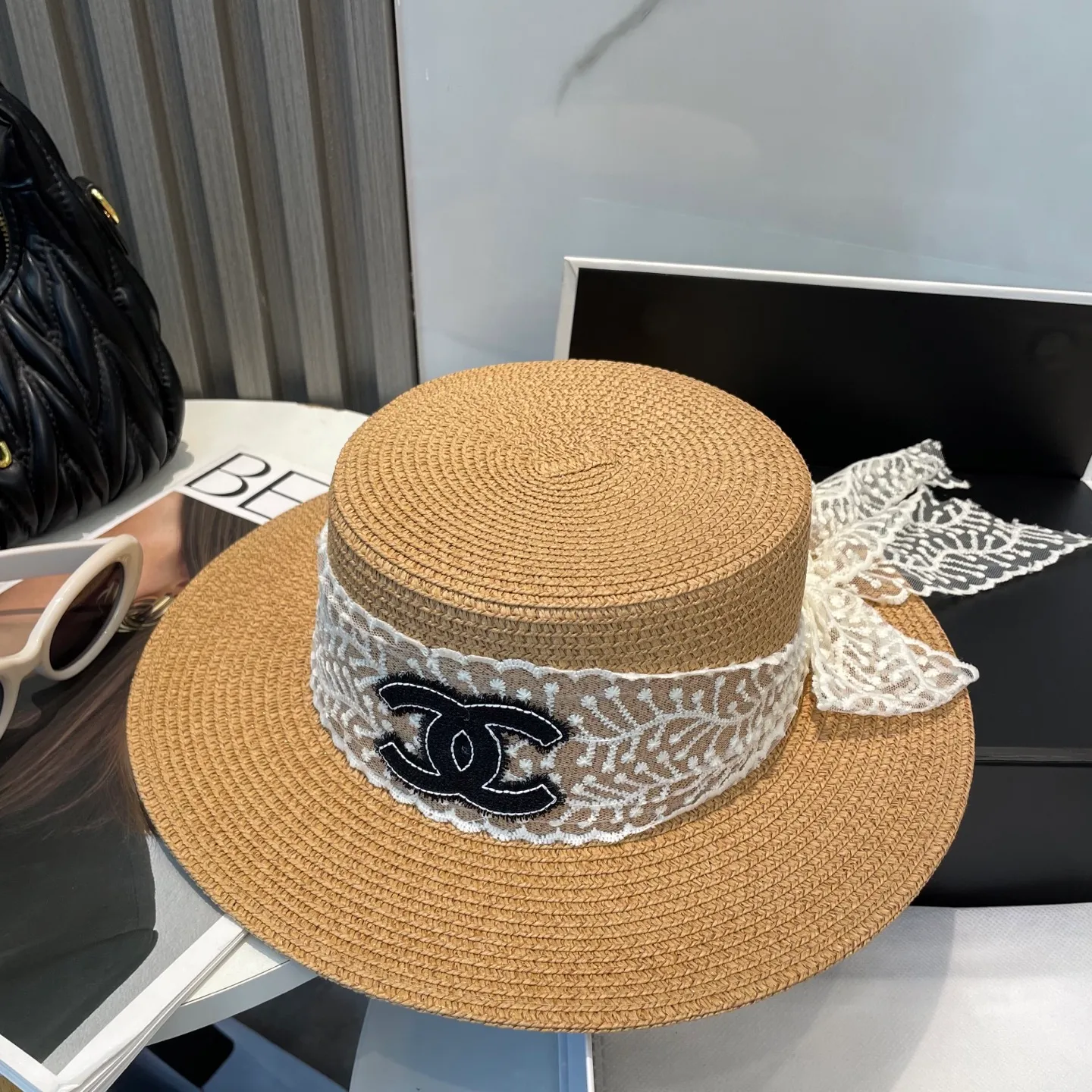 P60 CHANEL2025 new straw hat, advanced customization, celebrity style, attention to detail, sun protection and UV protection in summer, a must-have for travel, versatile and good-looking