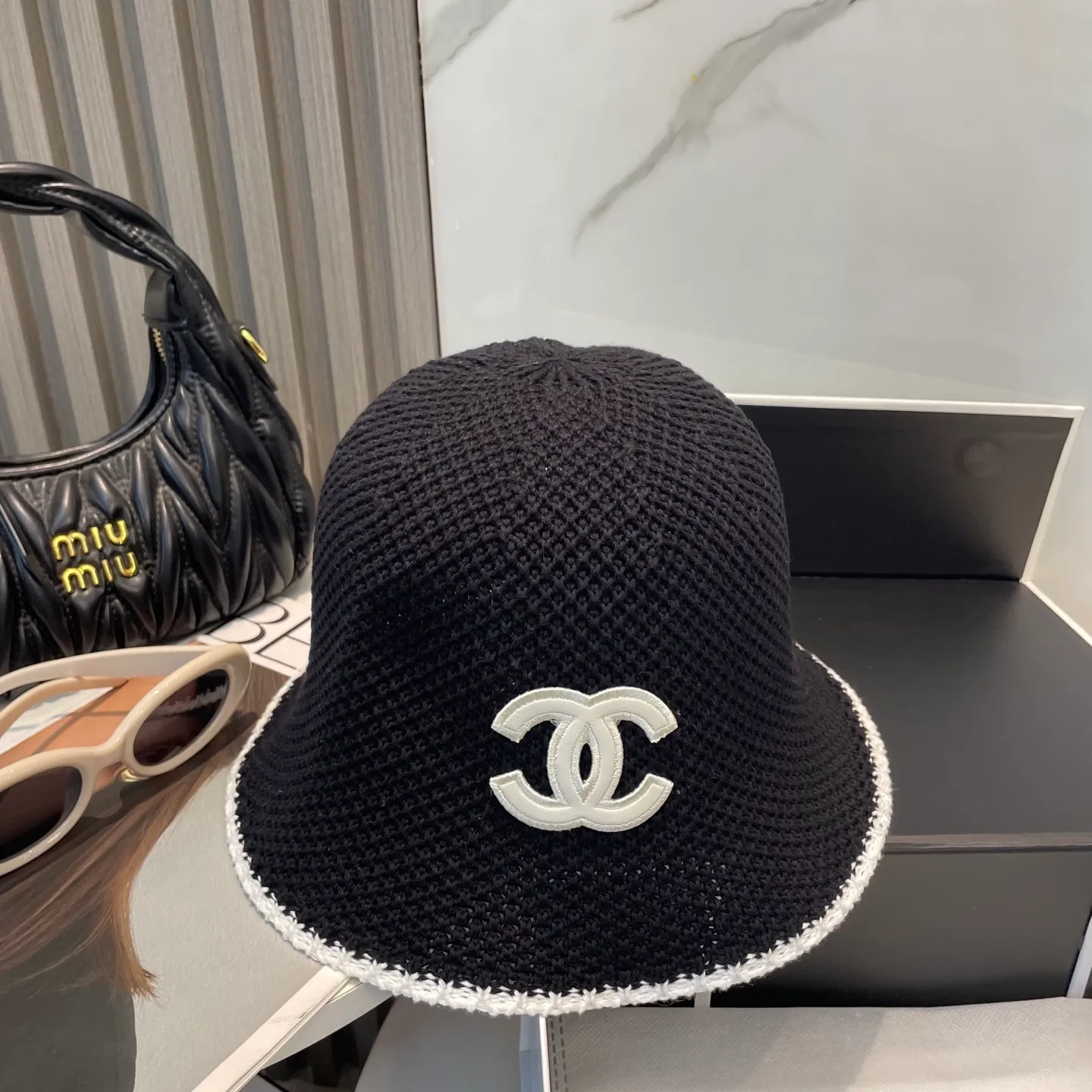 P60 is hot🔥The fashionable little item on the whole network is here, the Chanel 25c bucket hat is here, the versatile color + lambskin logo is really high-quality, and the key point is that it looks super good when worn. It is super small in appearance, French style for celebrities, can be worn in all seasons👍👍👍It can be folded and stored