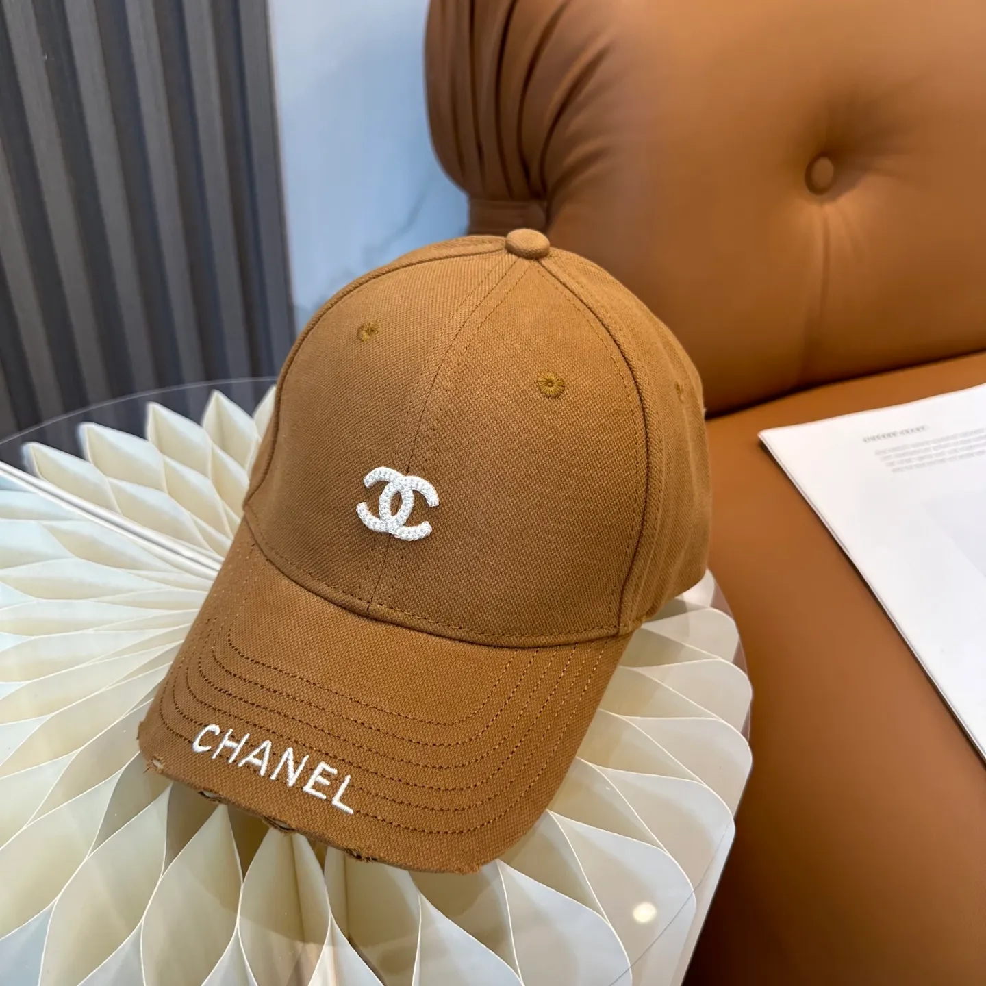 P70 CHANEL [Chanel] New simple embroidered logo baseball cap, new model shipped, big-name models are super easy to match, hurry up and get it!