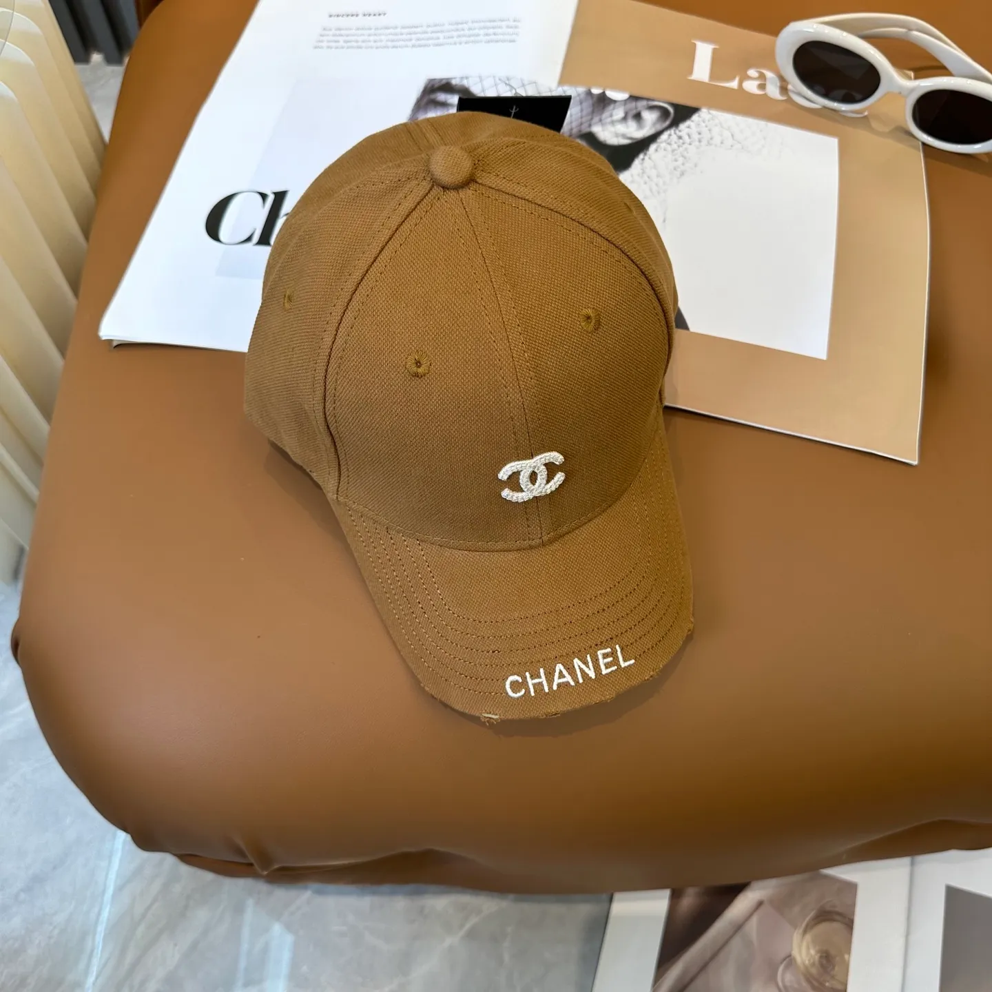 P70 CHANEL [Chanel] New simple embroidered logo baseball cap, new model shipped, big-name models are super easy to match, hurry up and get it!