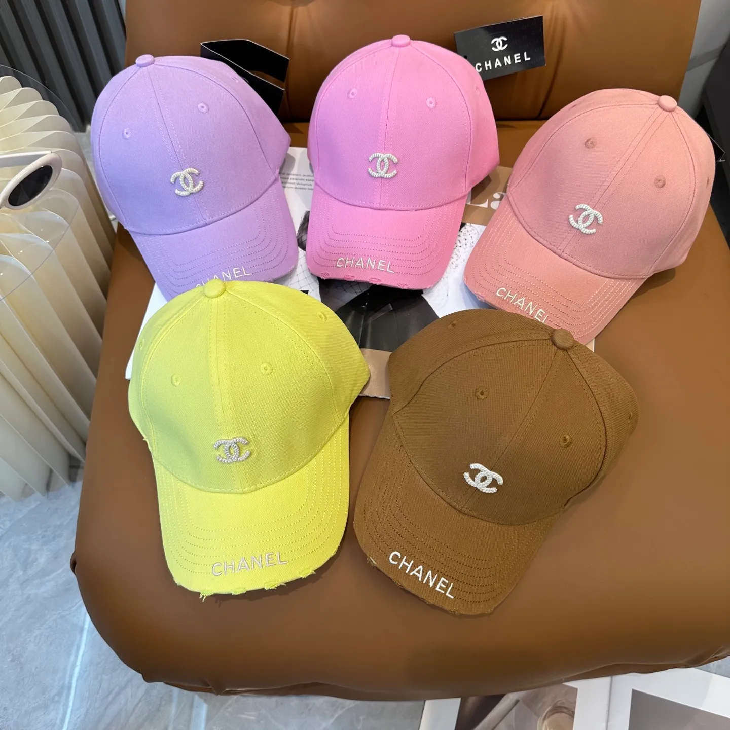 P70 CHANEL [Chanel] New simple embroidered logo baseball cap, new model shipped, big-name models are super easy to match, hurry up and get it!
