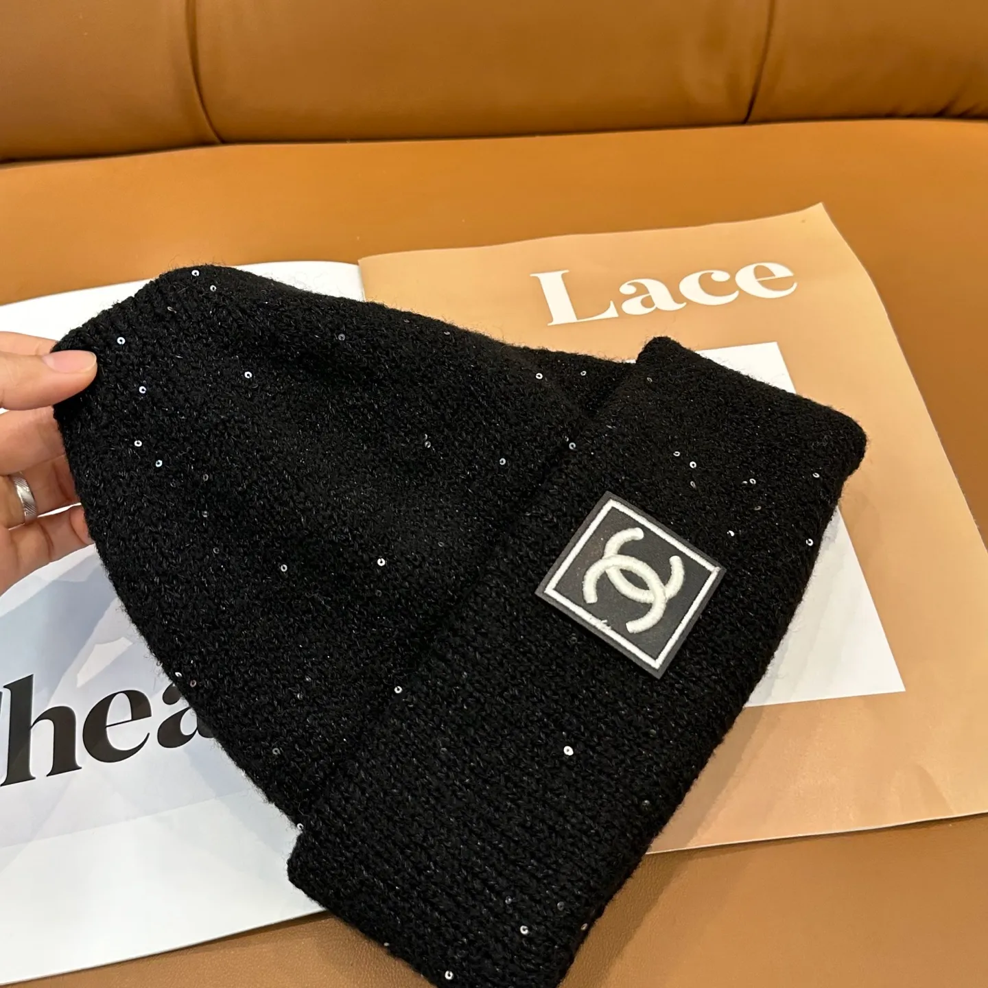 P66 comes with dust bag 🌺 [CHANEL] New knitted hat, Xiaohongshu, the main recommendation of major Internet celebrities! Thicker and warmer, fashionable and popular🌸First-class texture, the best brand for keeping warm in autumn and winter, order now, limited quantity available