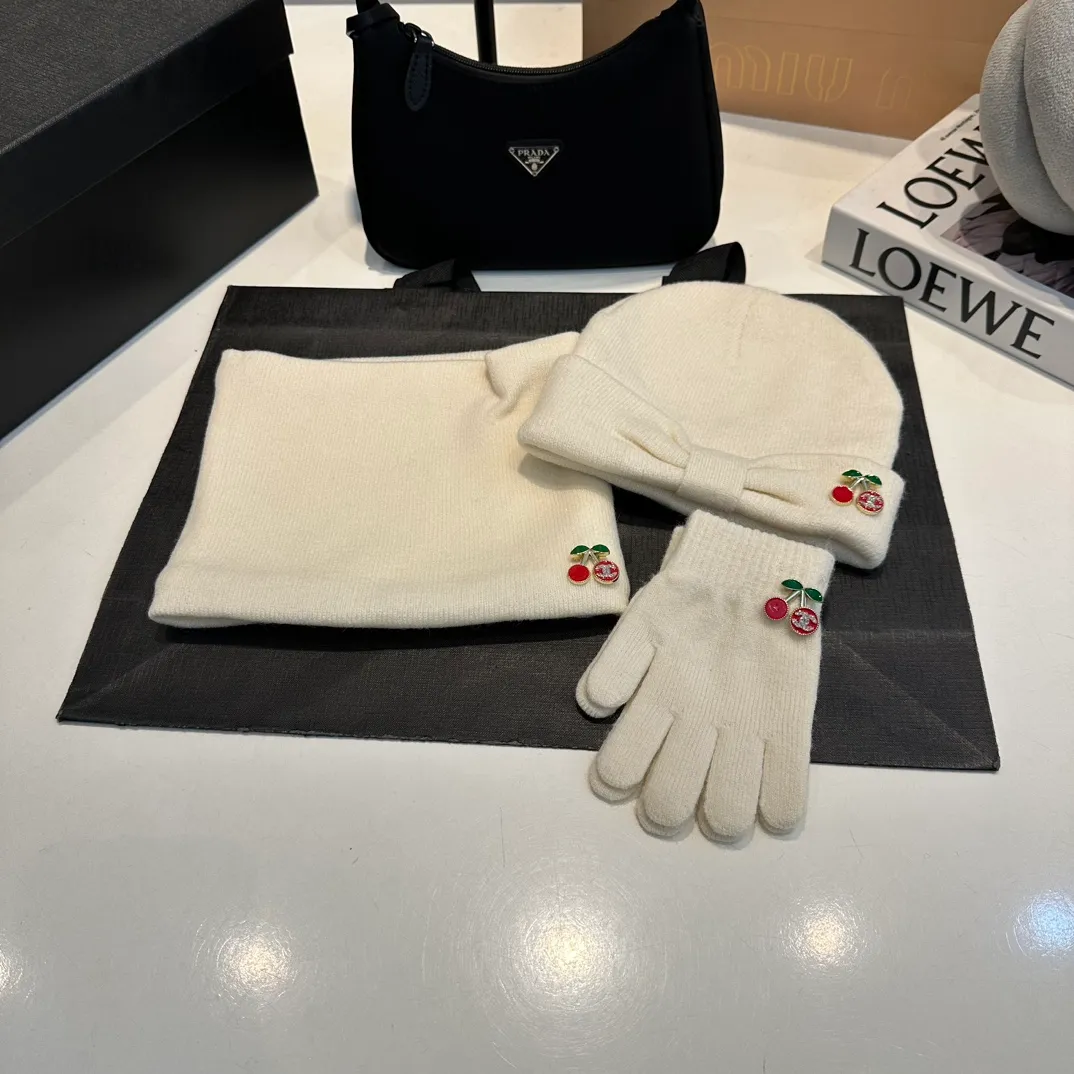 P140 Chanel Chanel children's knitted beanie cherry three-piece set, scarf, hat, gloves, super warm