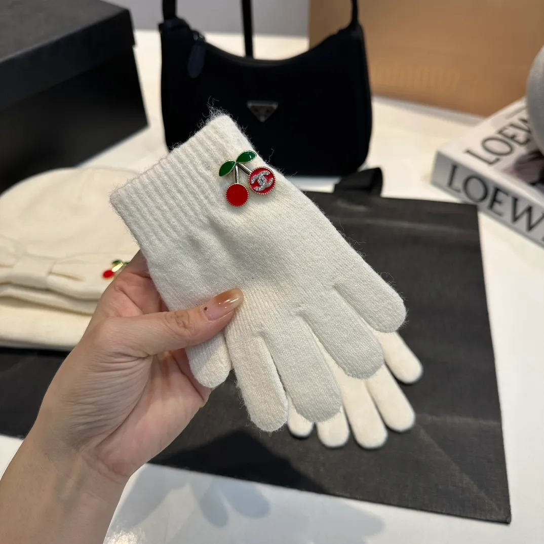 P140 Chanel Chanel children's knitted beanie cherry three-piece set, scarf, hat, gloves, super warm