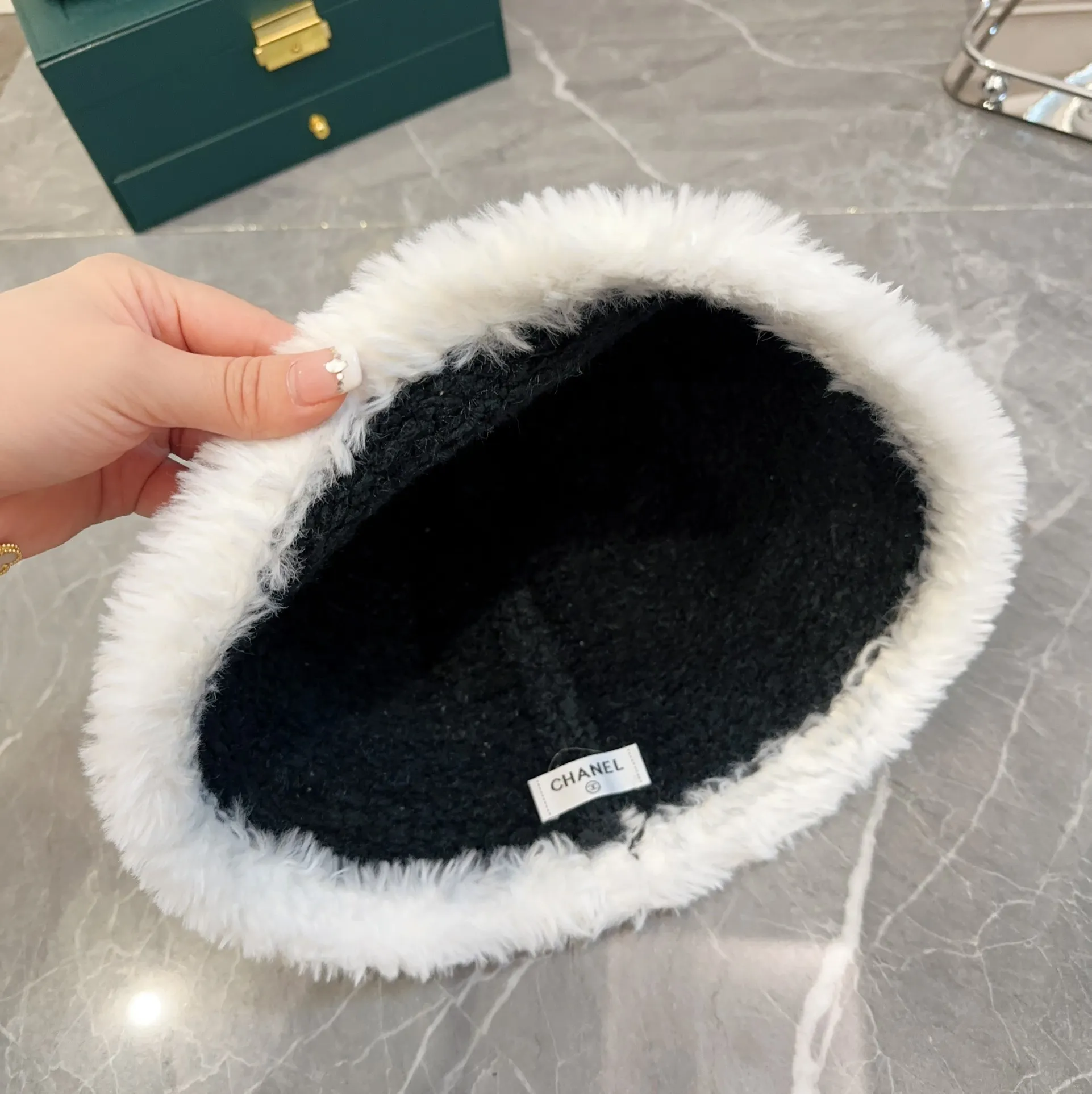 p60 Chanel Chanel autumn and winter fur-edged bucket hat, sherpa bucket hat, versatile and fashionable