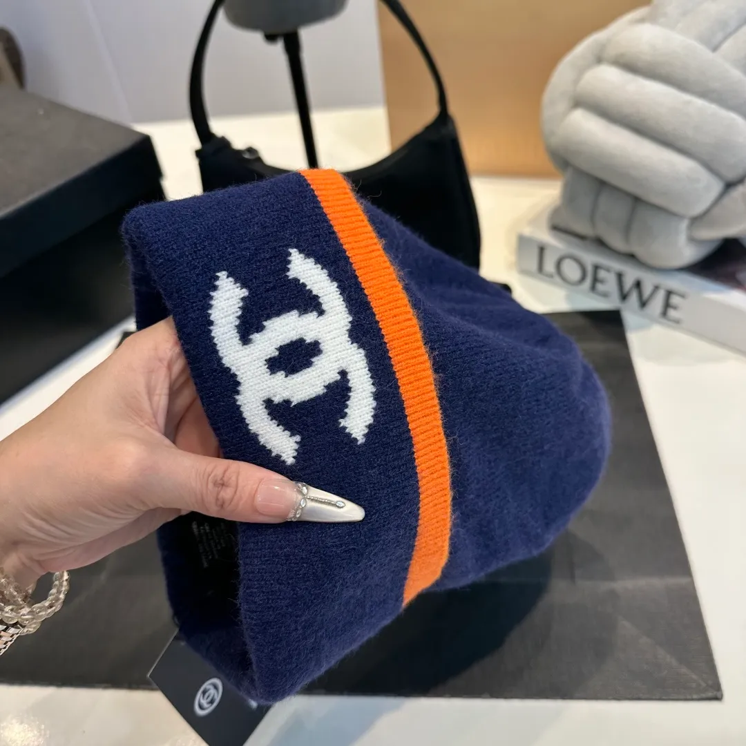 P70 Chanel official website quality Chanel autumn and winter woolen hat recommended by Internet celebrity fashion bloggers, Xiaohongshu's popular style, super soft and comfortable knitted hat with excellent elasticity!