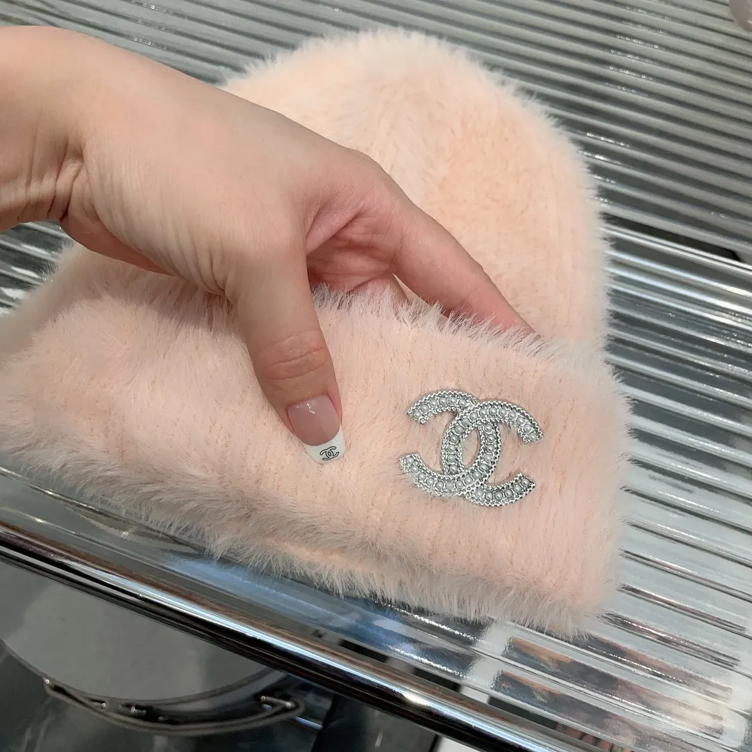 P56 CHANEL Chanel autumn and winter waterproof mink knitted cold hat Fairy gentle and sweet knitted wool hat Fried chicken soft and smooth fabric, great elasticity, super beautiful