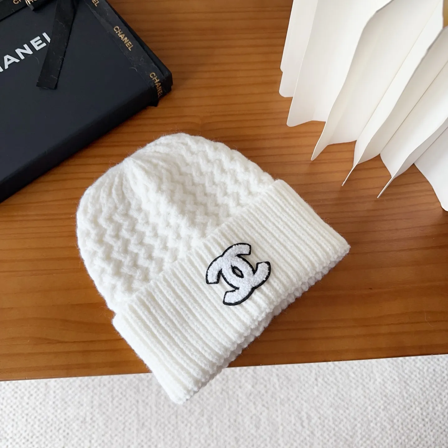 💰60 Chanel official website releases CHANEL small and popular knitted hat! Xiaohongshu’s new product is released, it’s so 🉑️, high-elastic fabric, classic colors, same style for men and women.