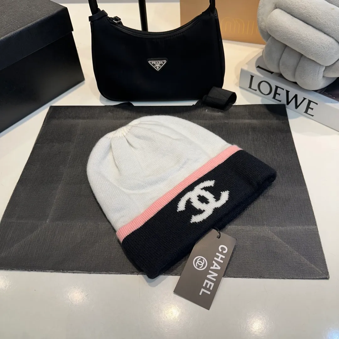 P70 Chanel official website quality Chanel autumn and winter woolen hat recommended by Internet celebrity fashion bloggers, Xiaohongshu's popular style, super soft and comfortable knitted hat with excellent elasticity!