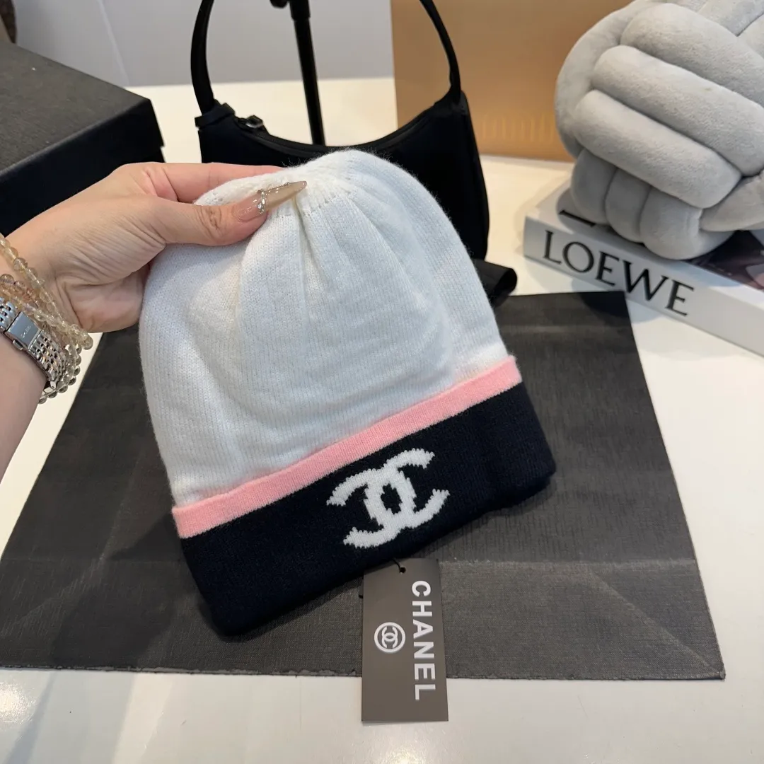 P70 Chanel official website quality Chanel autumn and winter woolen hat recommended by Internet celebrity fashion bloggers, Xiaohongshu's popular style, super soft and comfortable knitted hat with excellent elasticity!