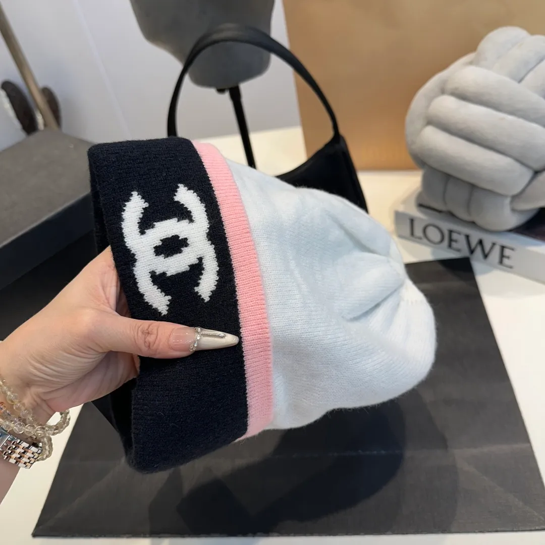 P70 Chanel official website quality Chanel autumn and winter woolen hat recommended by Internet celebrity fashion bloggers, Xiaohongshu's popular style, super soft and comfortable knitted hat with excellent elasticity!