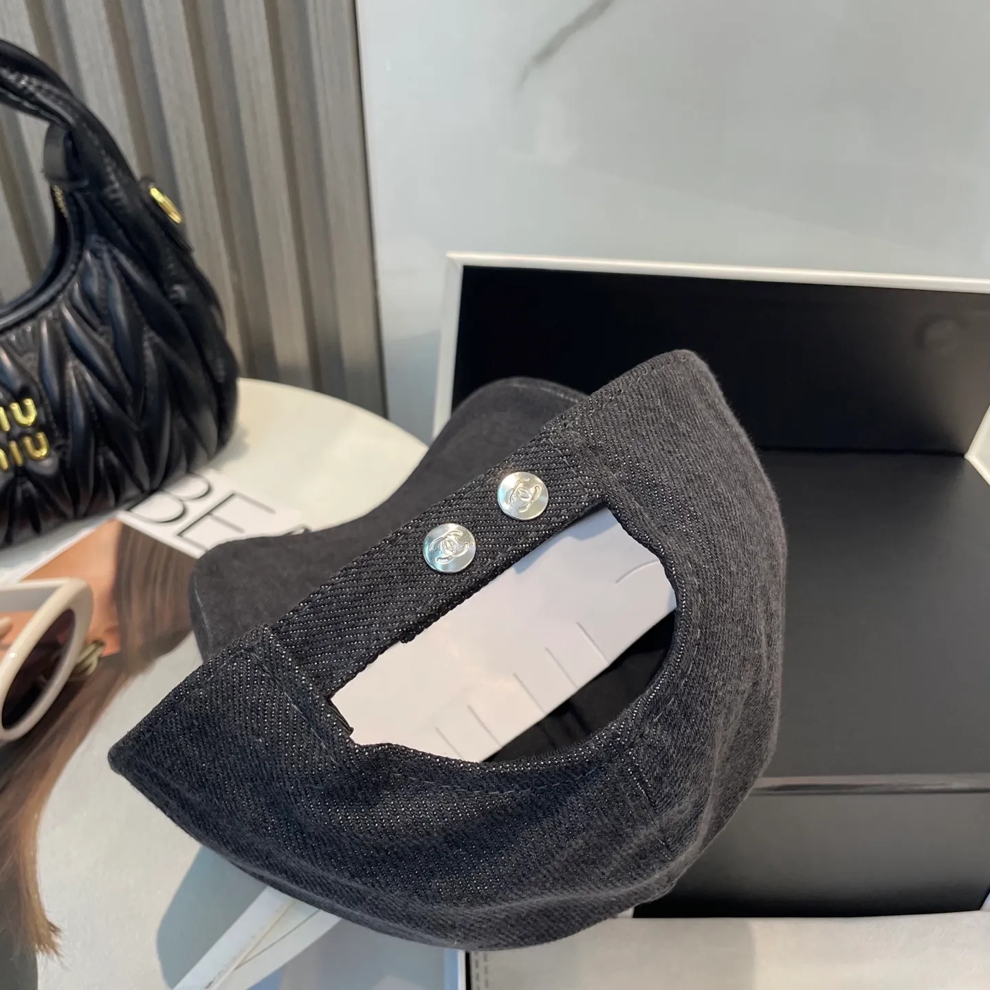P60 Chanel (Chanel) counter new original washed denim baseball cap, 1:1 mold customization, three-dimensional logo is exquisite! Original quality, exclusive physical shooting.