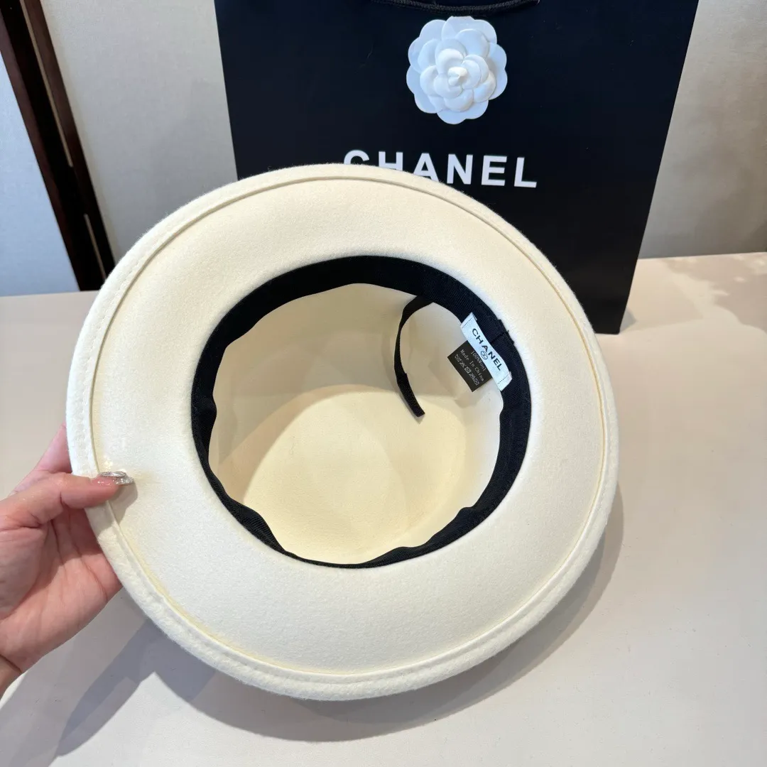 💰190¥ White Chanel new wool top hat, flat top hat, 100% wool fabric 🦙%, head circumference 57cm