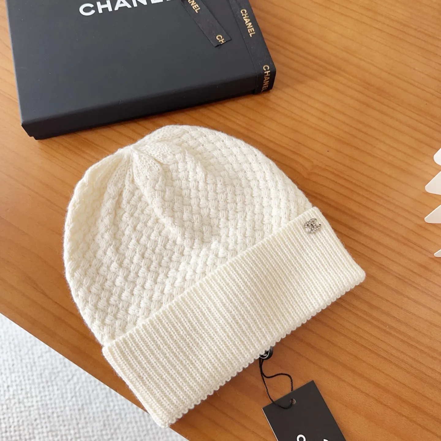 💰64 Chanel official website releases CHANEL small and popular knitted hat! Xiaohongshu’s new product is released, it’s so 🉑️, high-elastic fabric, classic colors, same style for men and women.