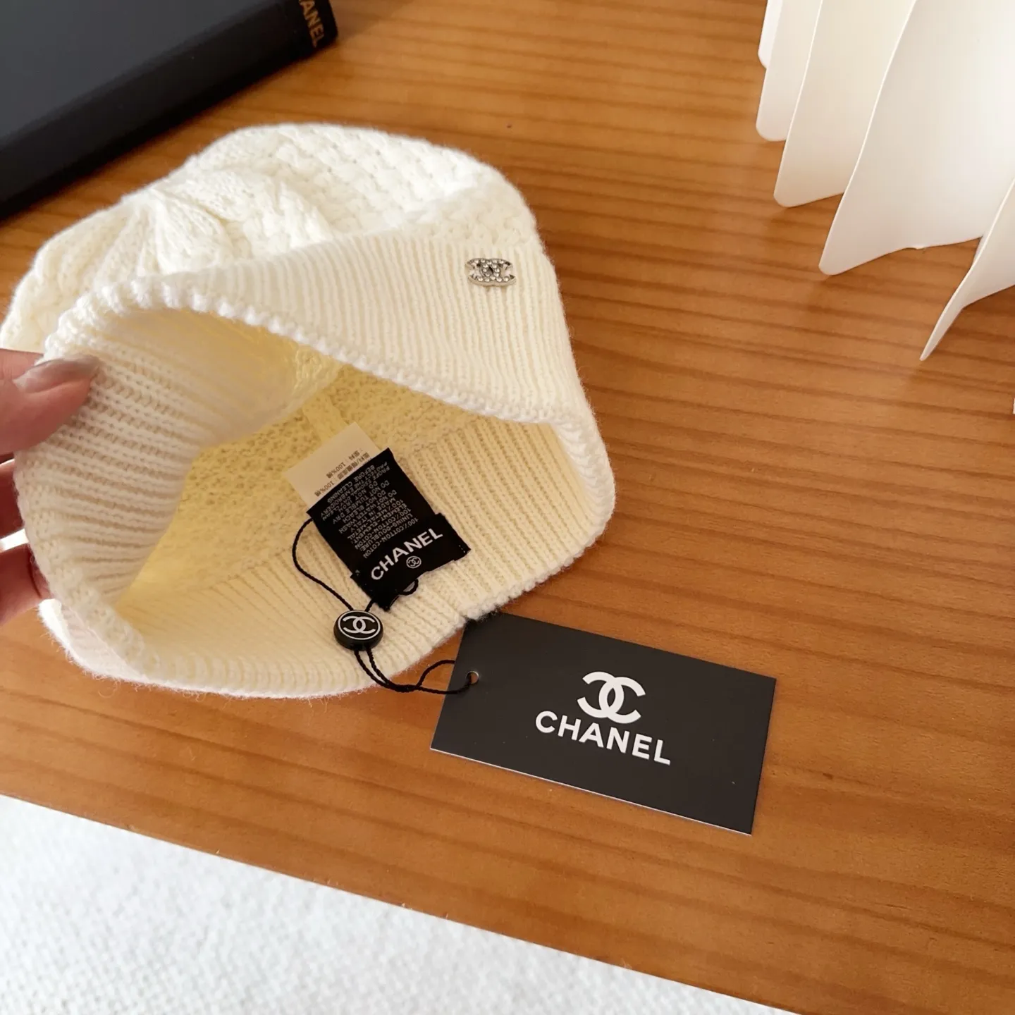 💰64 Chanel official website releases CHANEL small and popular knitted hat! Xiaohongshu’s new product is released, it’s so 🉑️, high-elastic fabric, classic colors, same style for men and women.