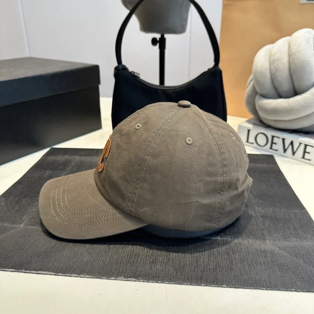 P60 Chanel Chanel 25 spring and summer new hole baseball cap, personalized broken corner brim design is full of sense