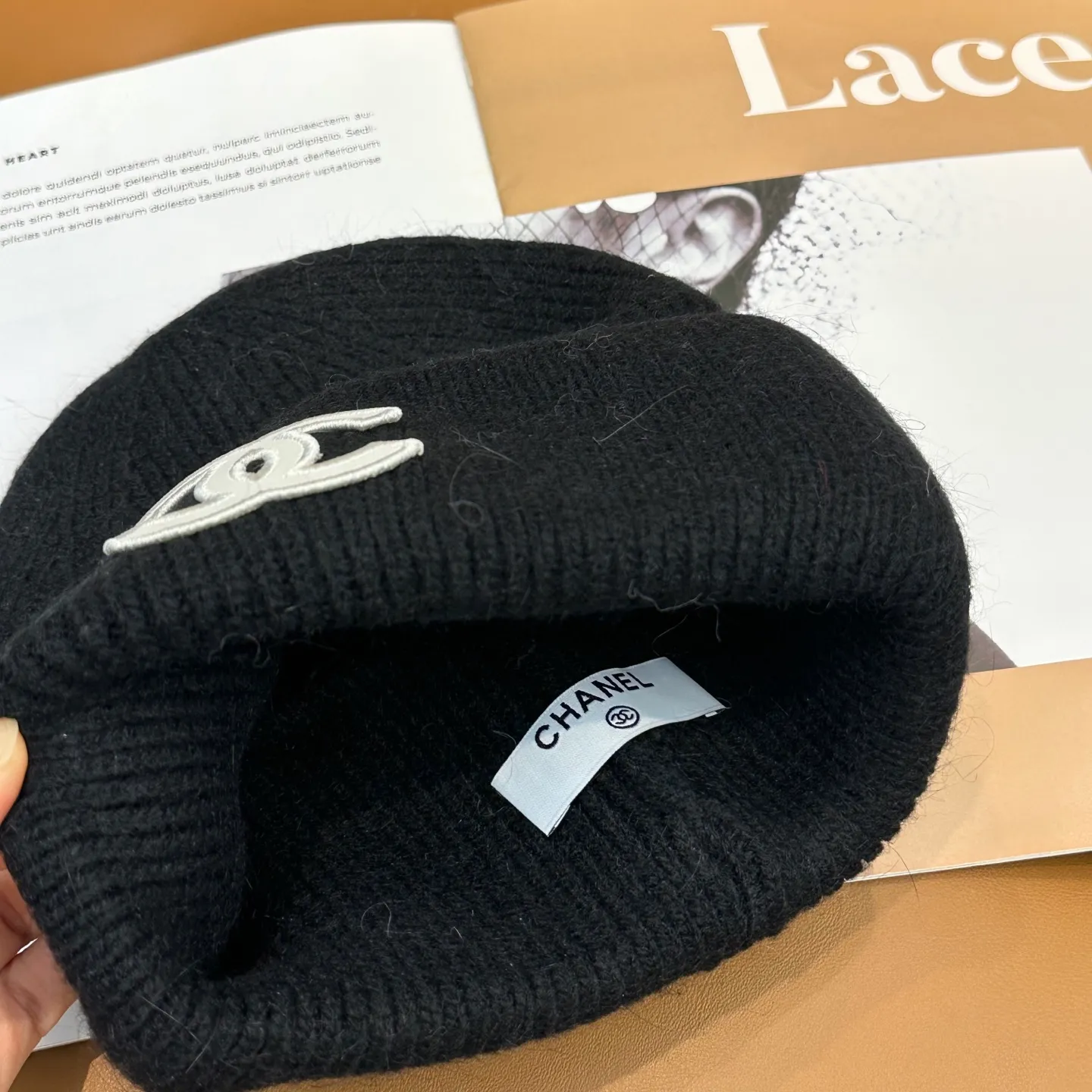 P60 CHANEL small and popular knitted hat! Xiaohongshu’s new product is released, it’s so 🉑️, high-elastic fabric, classic colors, same style for men and women.