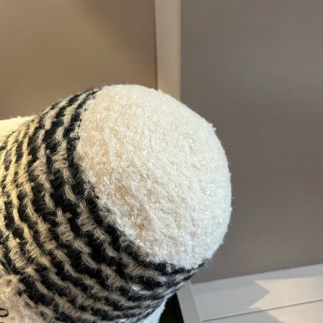 💰120¥ Chanel lambswool bucket hat, head circumference 57cm