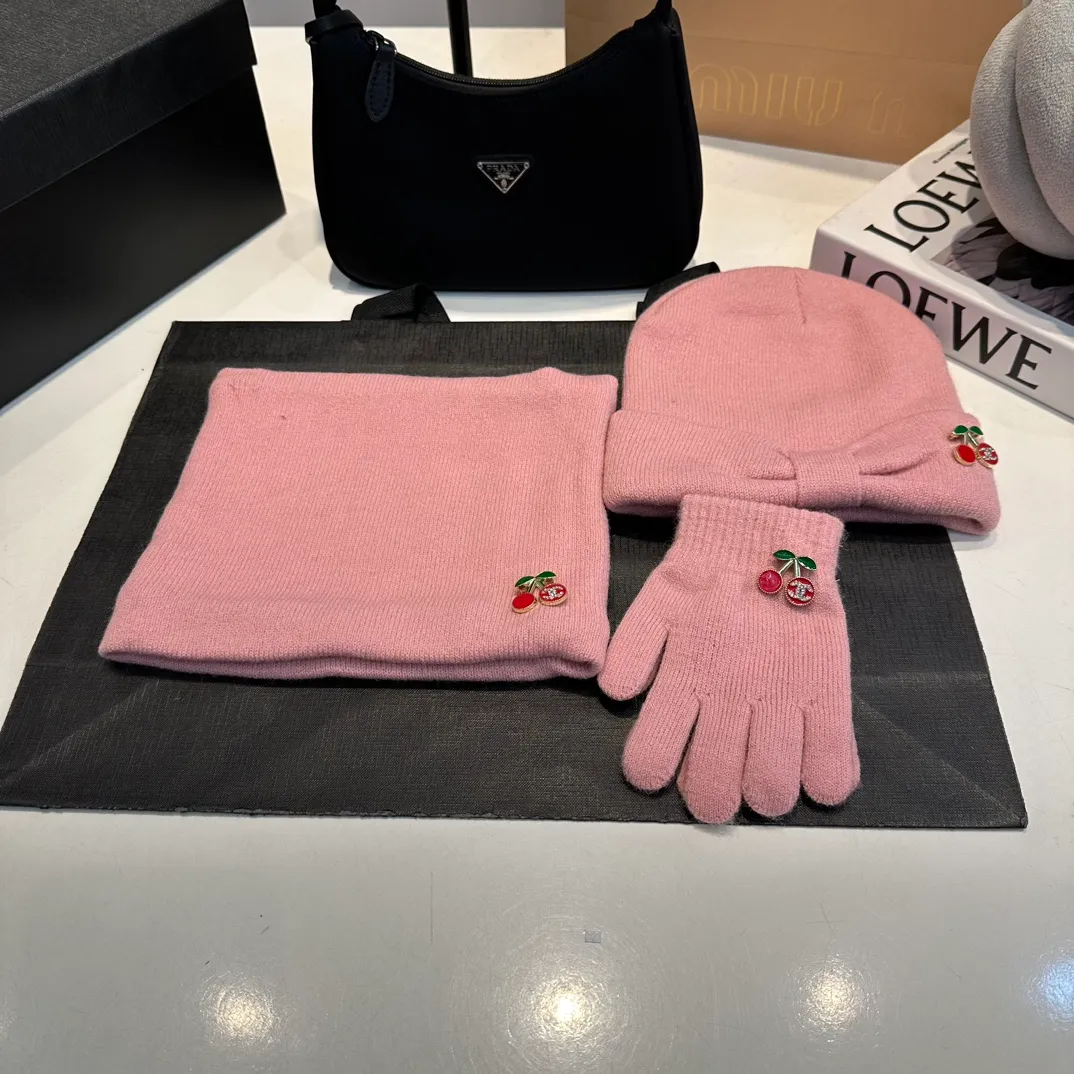 P140 Chanel Chanel children's knitted beanie cherry three-piece set, scarf, hat, gloves, super warm