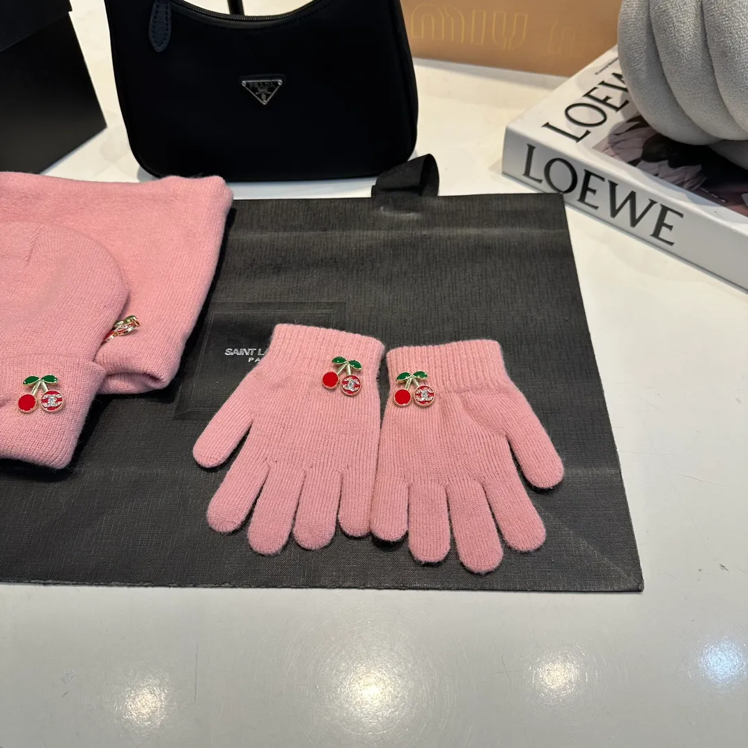 P140 Chanel Chanel children's knitted beanie cherry three-piece set, scarf, hat, gloves, super warm