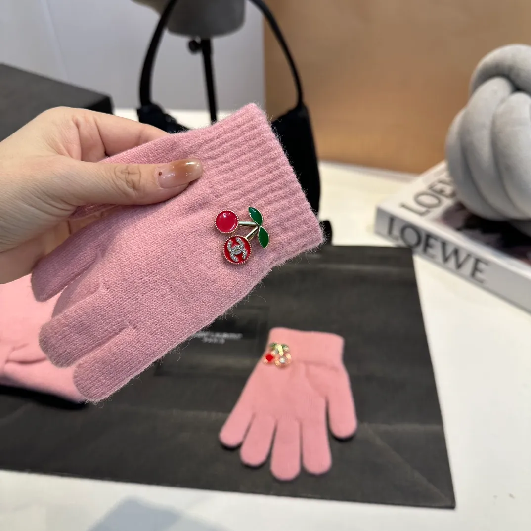 P140 Chanel Chanel children's knitted beanie cherry three-piece set, scarf, hat, gloves, super warm