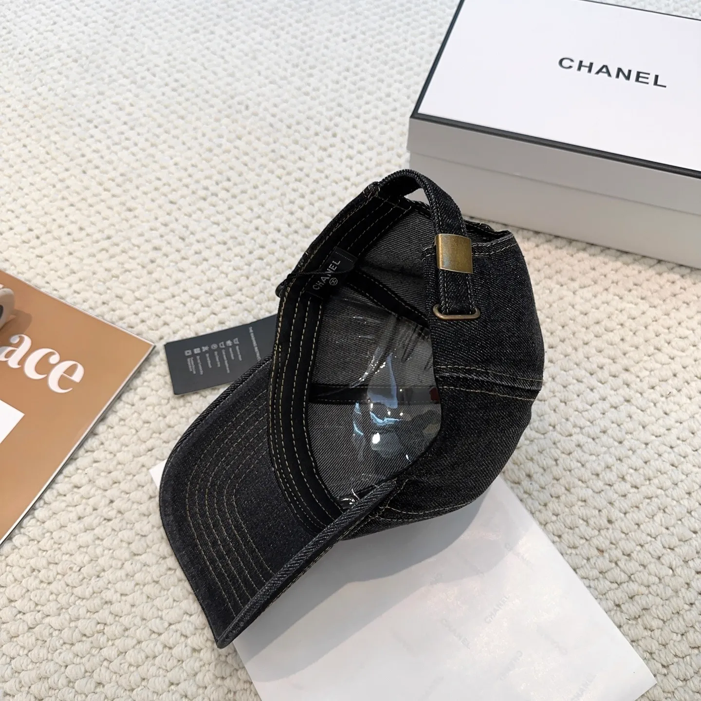 P66 CHANEL Chanel new style 🆕denim blue retro style baseball cap 🧢🔸 Take it out for holiday travel and look beautiful❕ Second-hand style. This kind of hat is not easy to match 😬 Ready in stock