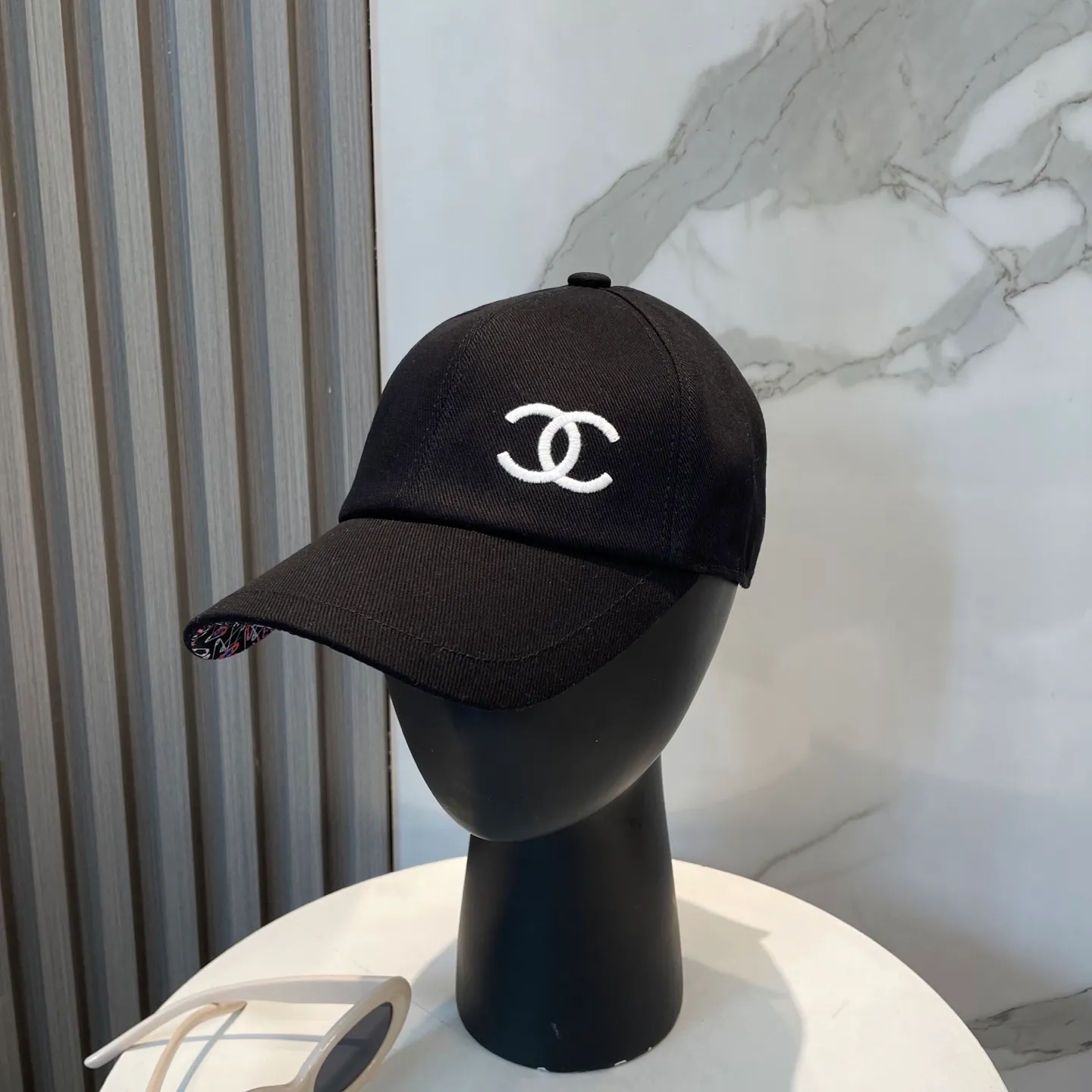 P90 Chanel (Chanel) counter new double-sided embroidered baseball cap🧢1:1 mold customization, three-dimensional embroidery, exquisite and flawless! 100% pure cotton fabric, original factory quality, exclusive physical photography.