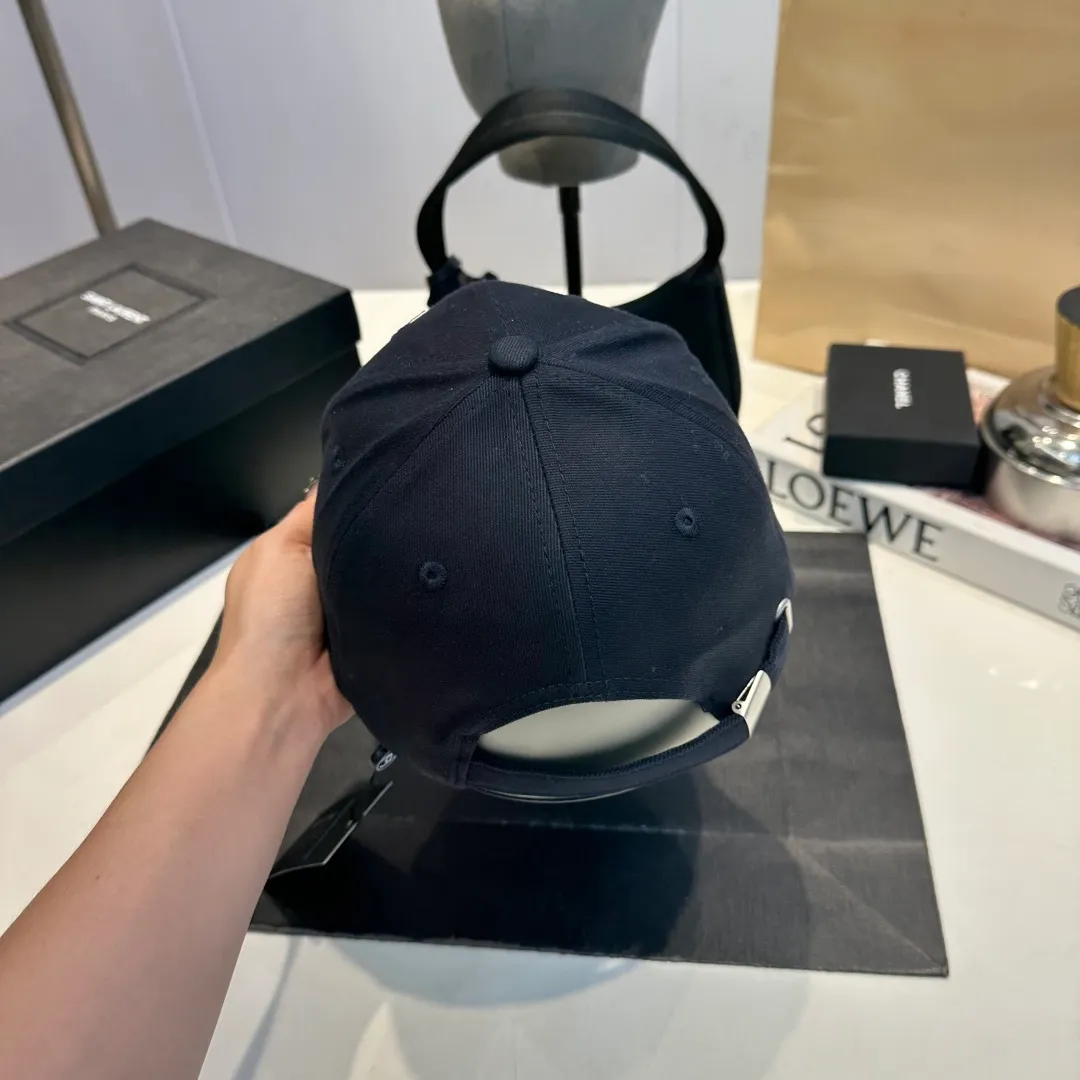 P60 Chanel's new autumn and winter classic casual and trendy style simple baseball cap🧢Japanese and Korean style, looks great with any combination! A must-have when traveling