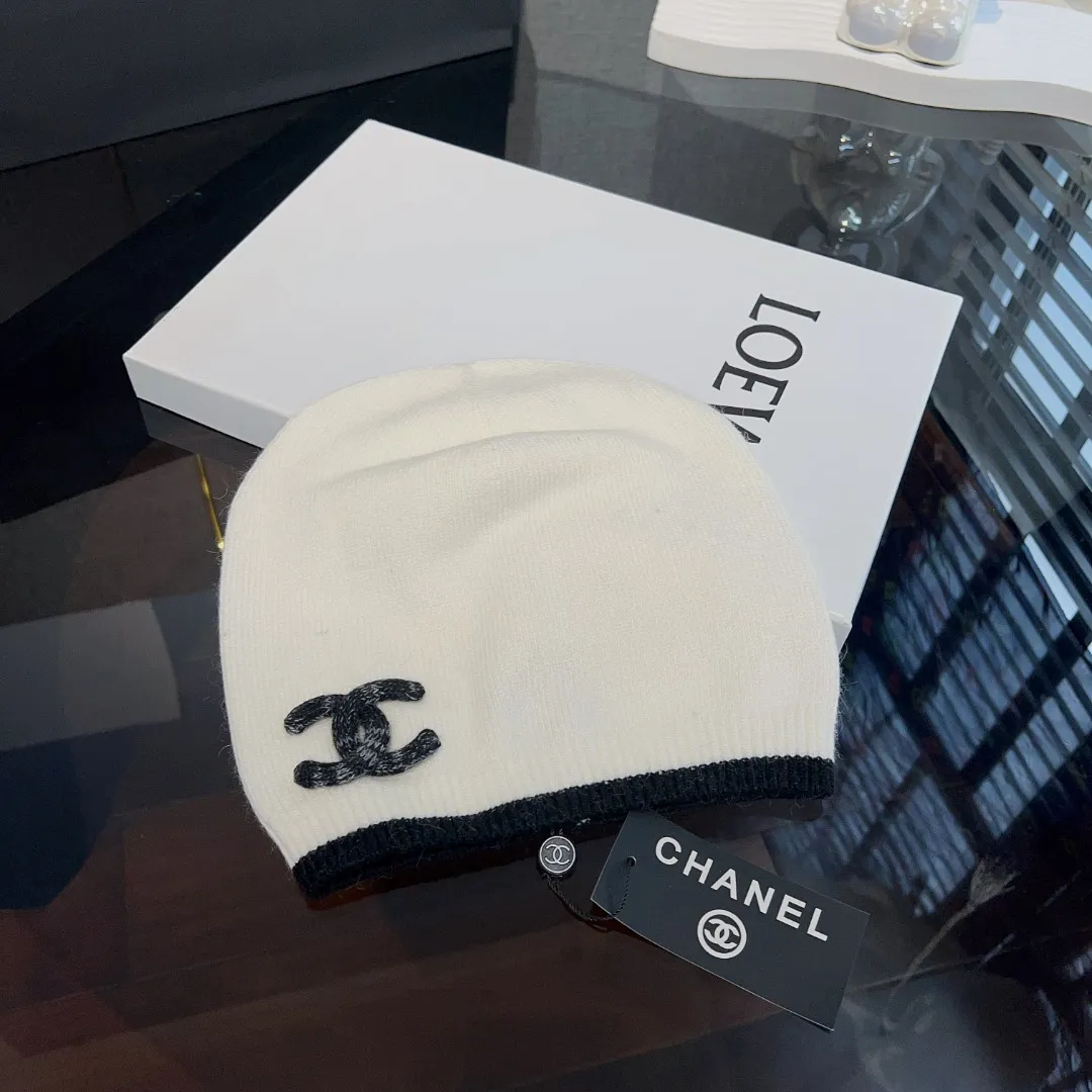 🖤Chanel, 2023 autumn and winter new knitted wool hat, top version, three-dimensional logo embroidery, black and white