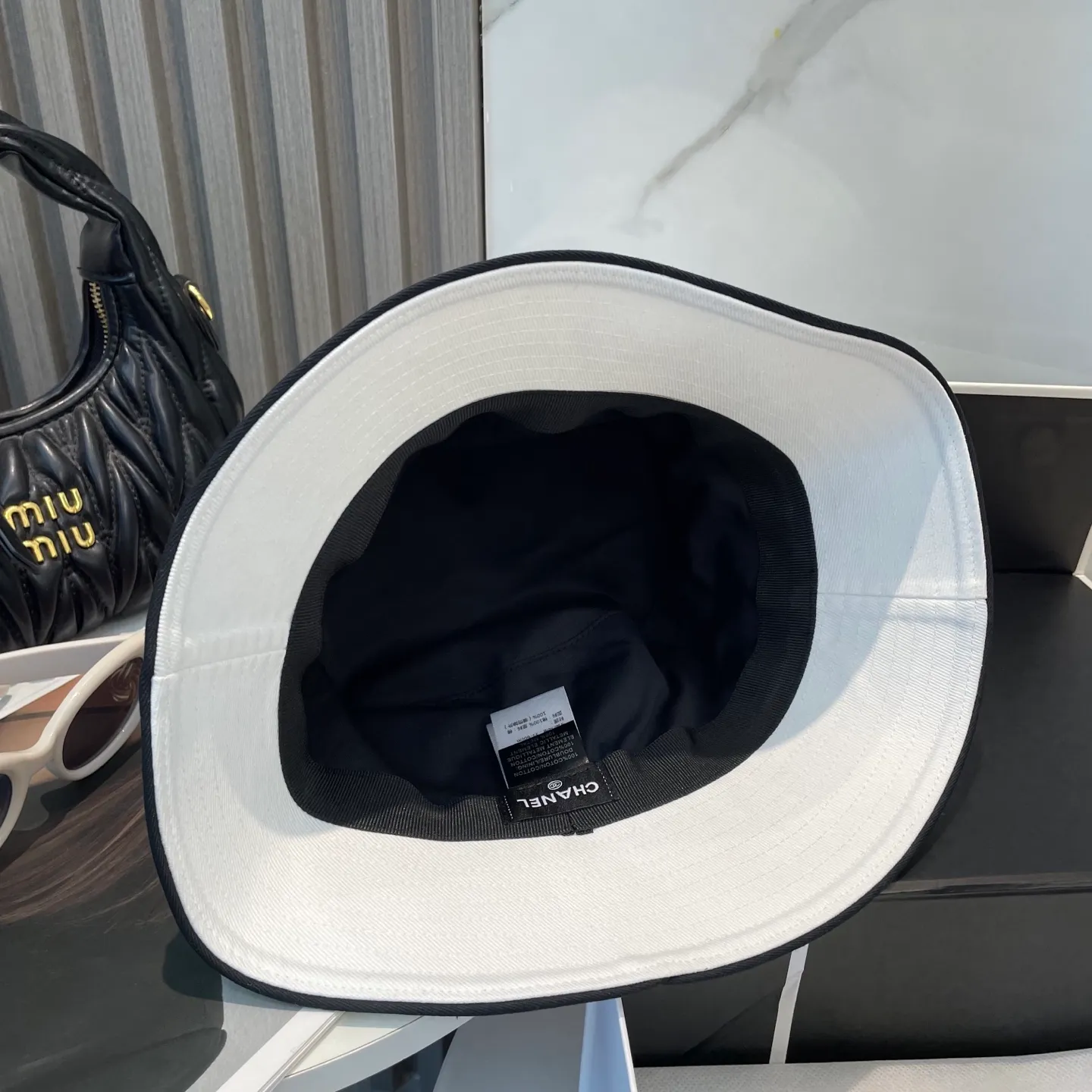 P96 Chanel (Chanel) counter new original embroidered fisherman hat 1:1 mold customization, three-dimensional embroidery, exquisite and flawless! 100% pure cotton fabric, original factory quality, exclusive physical photography.