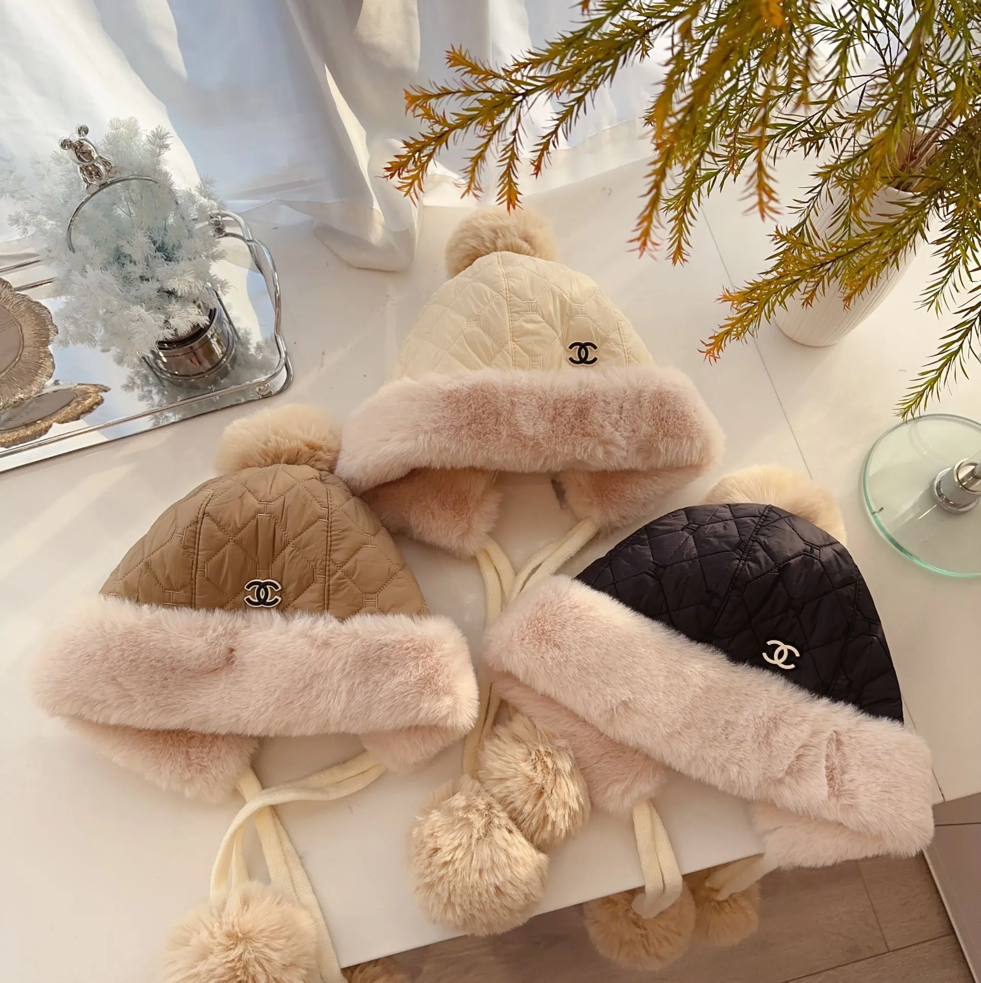 Chanel Autumn and Winter Warm and Windproof Fisherman Hat ✨Waterproof diamond-shaped fabric, quilted to keep warm. The hat shape is elegant and textured. Simple and versatile, 📦Black, off-white, camel