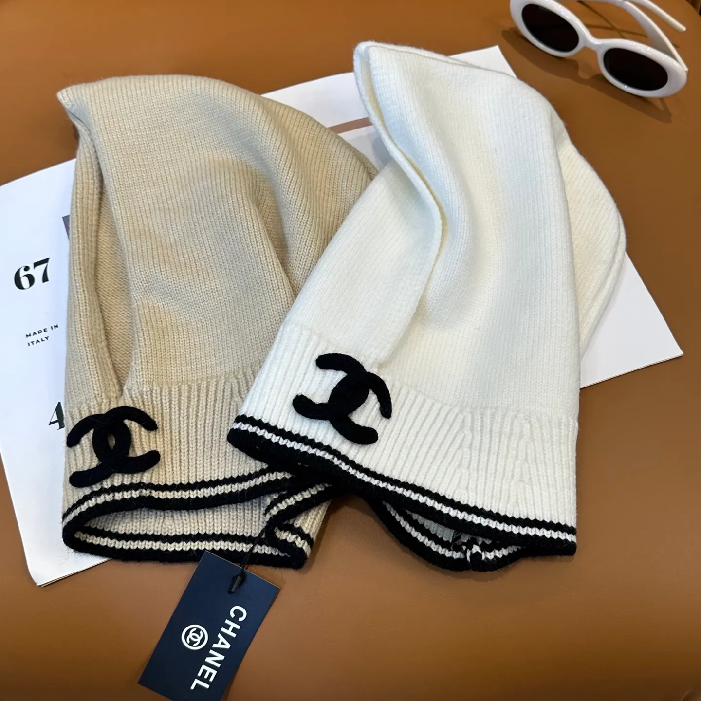 P70 Chanel Sisters, do you all own the Chanel 25b balaclava? 🤭, I checked the outfits of the little sisters in Xiaohongshu and really like them. It looks great when stacked with a peaked hat, or it is also good to use as a scarf. I love it 😍