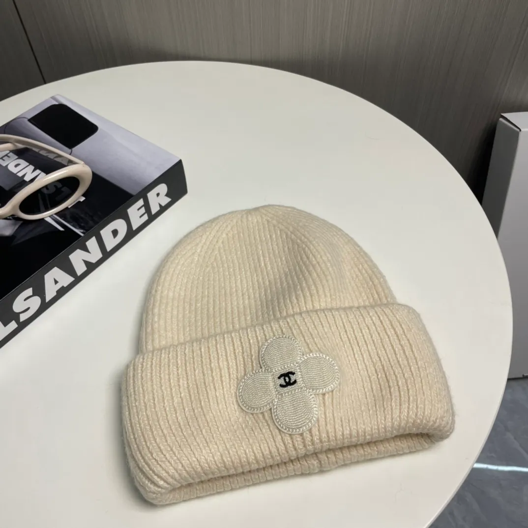 P76 Chanel Chanel Autumn and Winter Rabbit Hair Camellia Beanie Recommended by Internet Celebrity Fashion Bloggers, Xiaohongshu’s Popular Style, Knitted Beanie with a Super Soft and Comfortable Feel, and Excellent Elasticity!