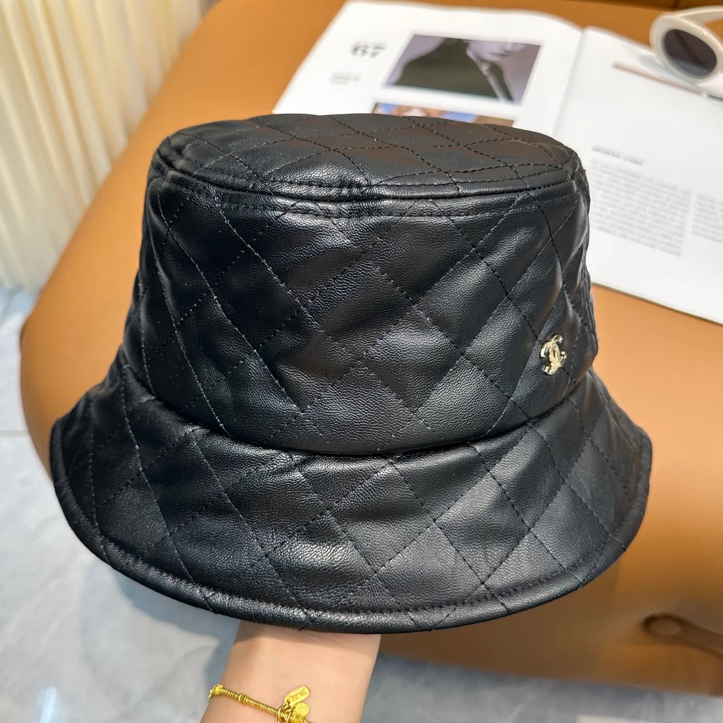 P66 Chanel, new autumn and winter product, leather plaid fisherman hat with exquisite details, counter quality and full of personality