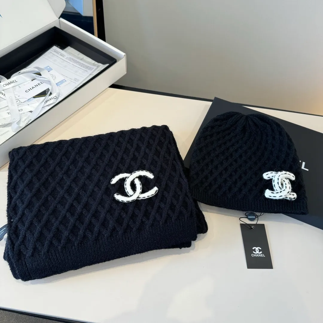 💰220¥ Chanel Chanel knitted scarf hat set official model
