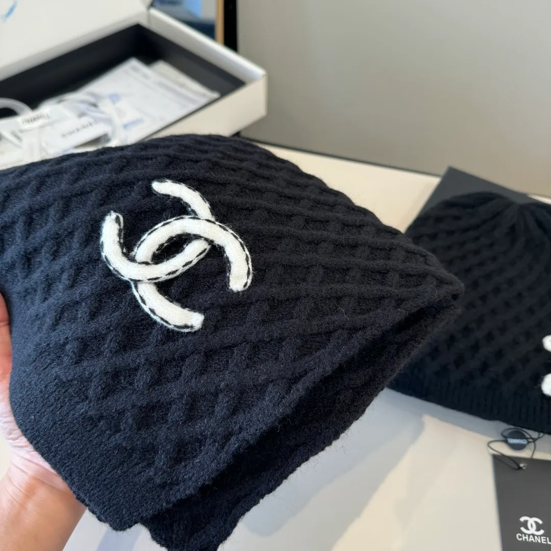 💰220¥ Chanel Chanel knitted scarf hat set official model