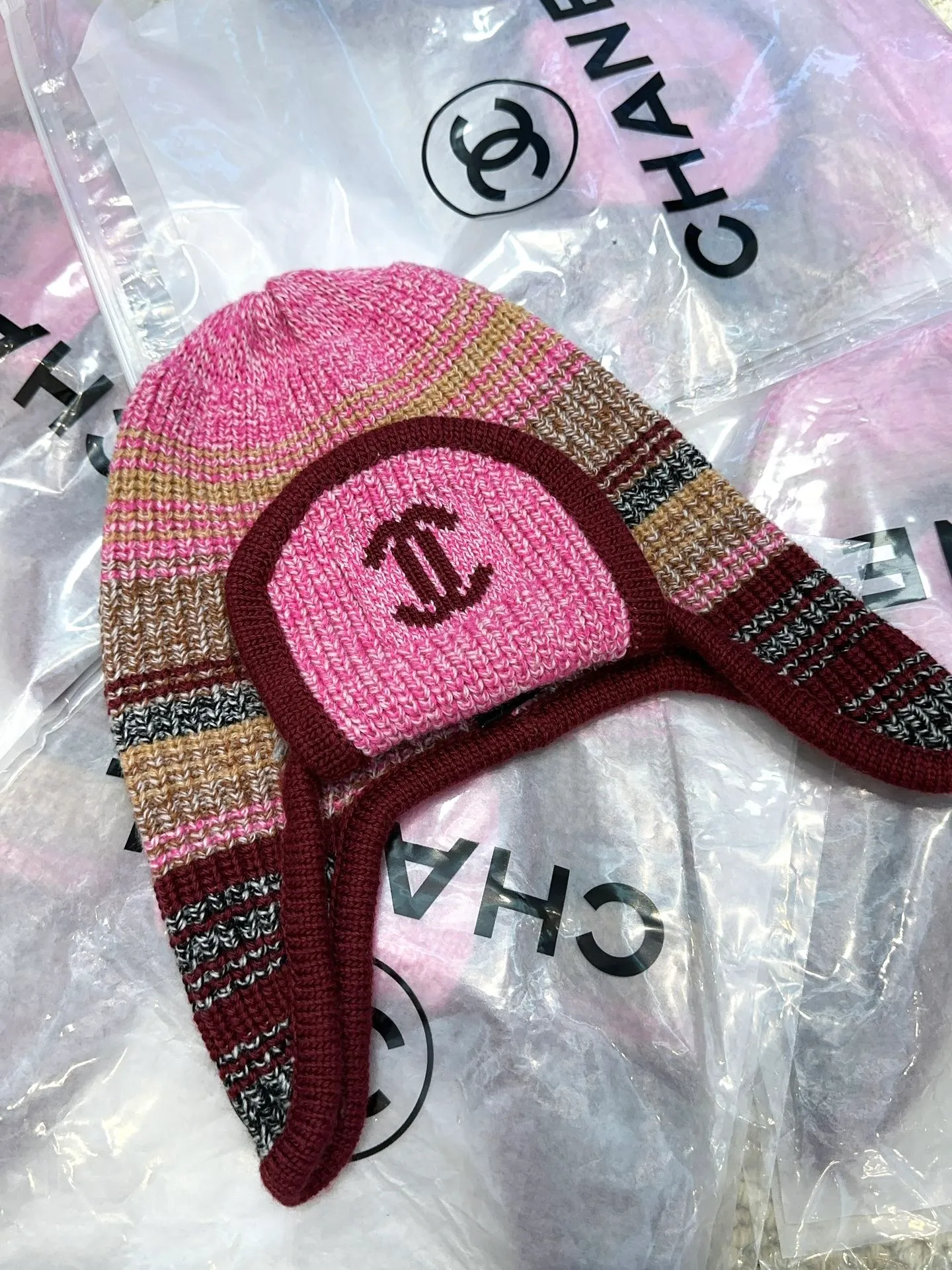 Chane*🆕Chanel 25N new ski series wool hat, the popular Lei Feng hat on the entire Internet, whoever wears it better 4️⃣ individual colors, black and white, versatile and cool, blue and pink, cute, can be worn by men and women as a couple, wool and cashmere material, warm and good-looking, a must-have👍👍👍