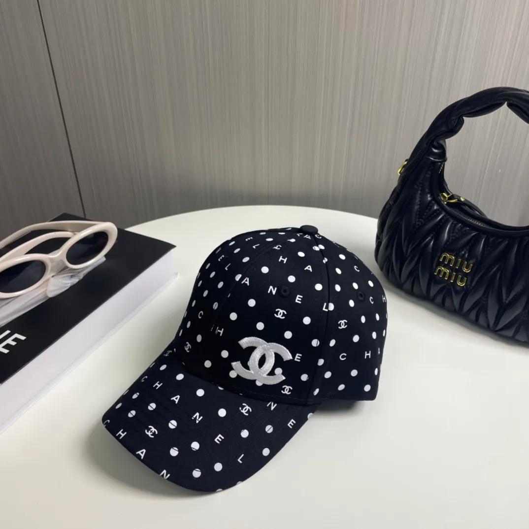 P60 CHANEL] New simple embroidered logo baseball cap 🧢New model shipped, big brand style is super easy to match, hurry up and get it
