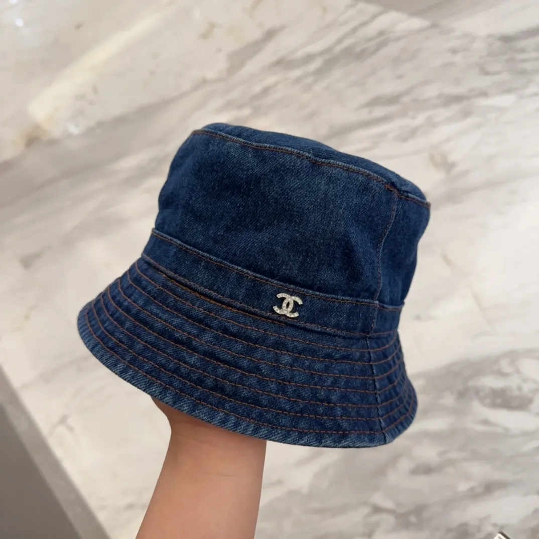 💰80 CHANEL Chanel new style 🆕denim blue retro style bucket hat 🔸 Take it out for holiday travel and look beautiful❕ Second-hand style. This kind of hat is not easy to match 😬 Ready stock