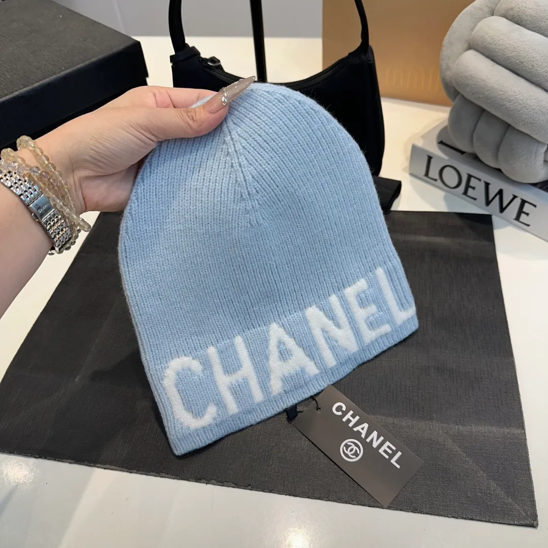 P70 2025 Official Chanel Chanel Autumn and Winter Beanie Recommended by Internet Celebrity Fashion Bloggers, Xiaohongshu Popular Style, Knitted Beanie with Super Soft and Comfortable Feel, Excellent Elasticity!