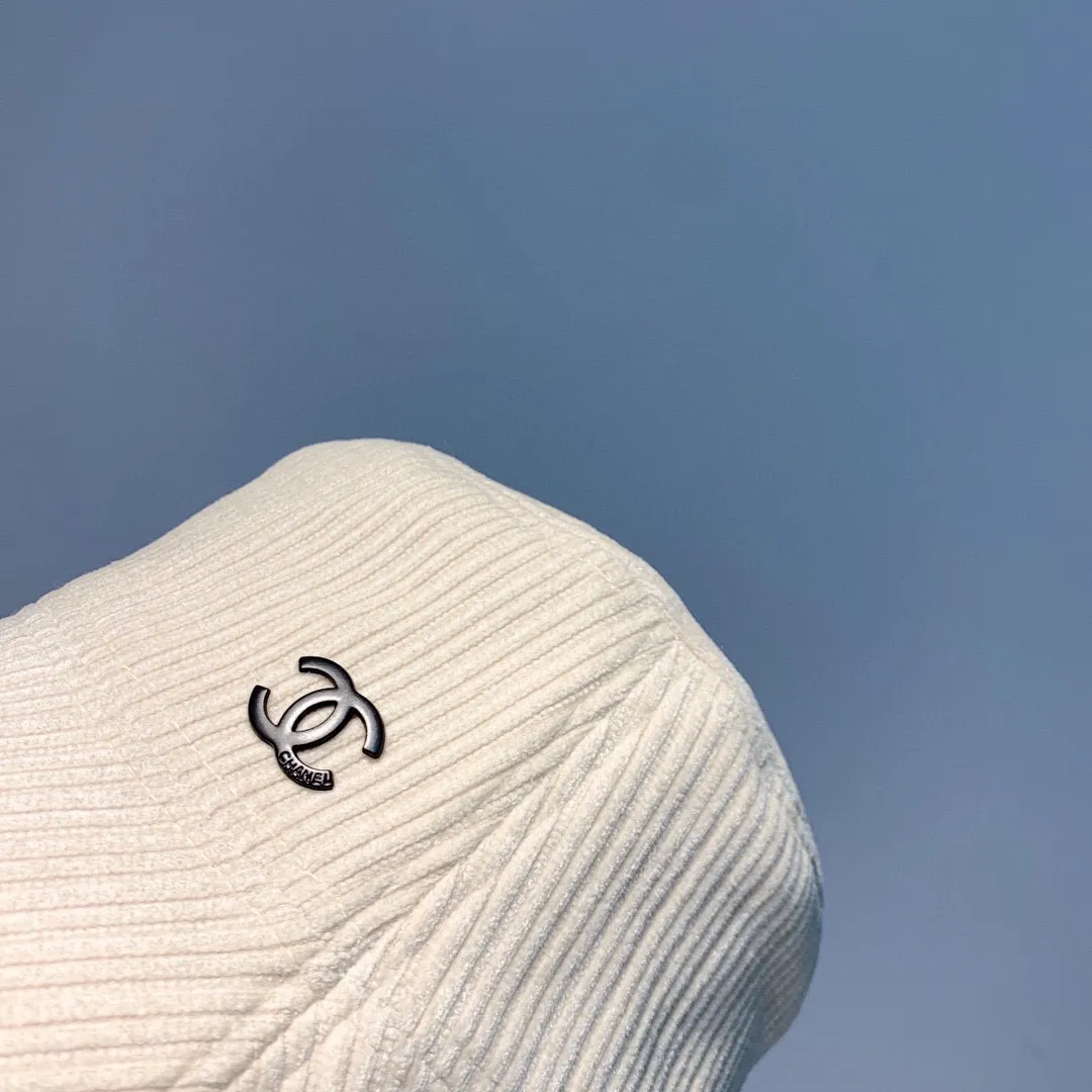 Running amount 70¥ Chanel Corduroy bucket hat, simple and elegant bucket hat for autumn and winter, black, rice and khaki three colors, head circumference 57cm